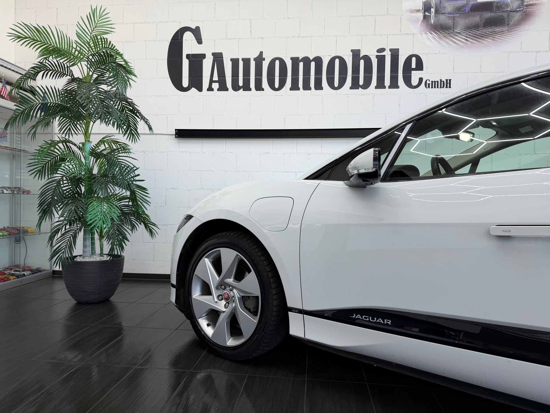 JAGUAR I-Pace EV400 SE AWD⭐️-image-4
