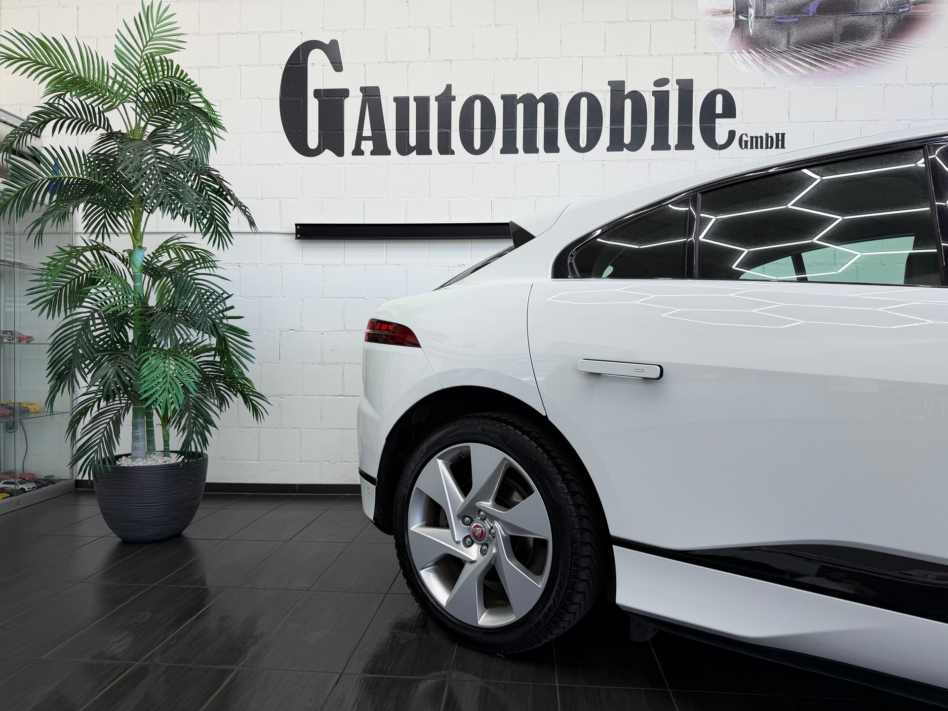 JAGUAR I-Pace EV400 SE AWD⭐️-showroom-element-3