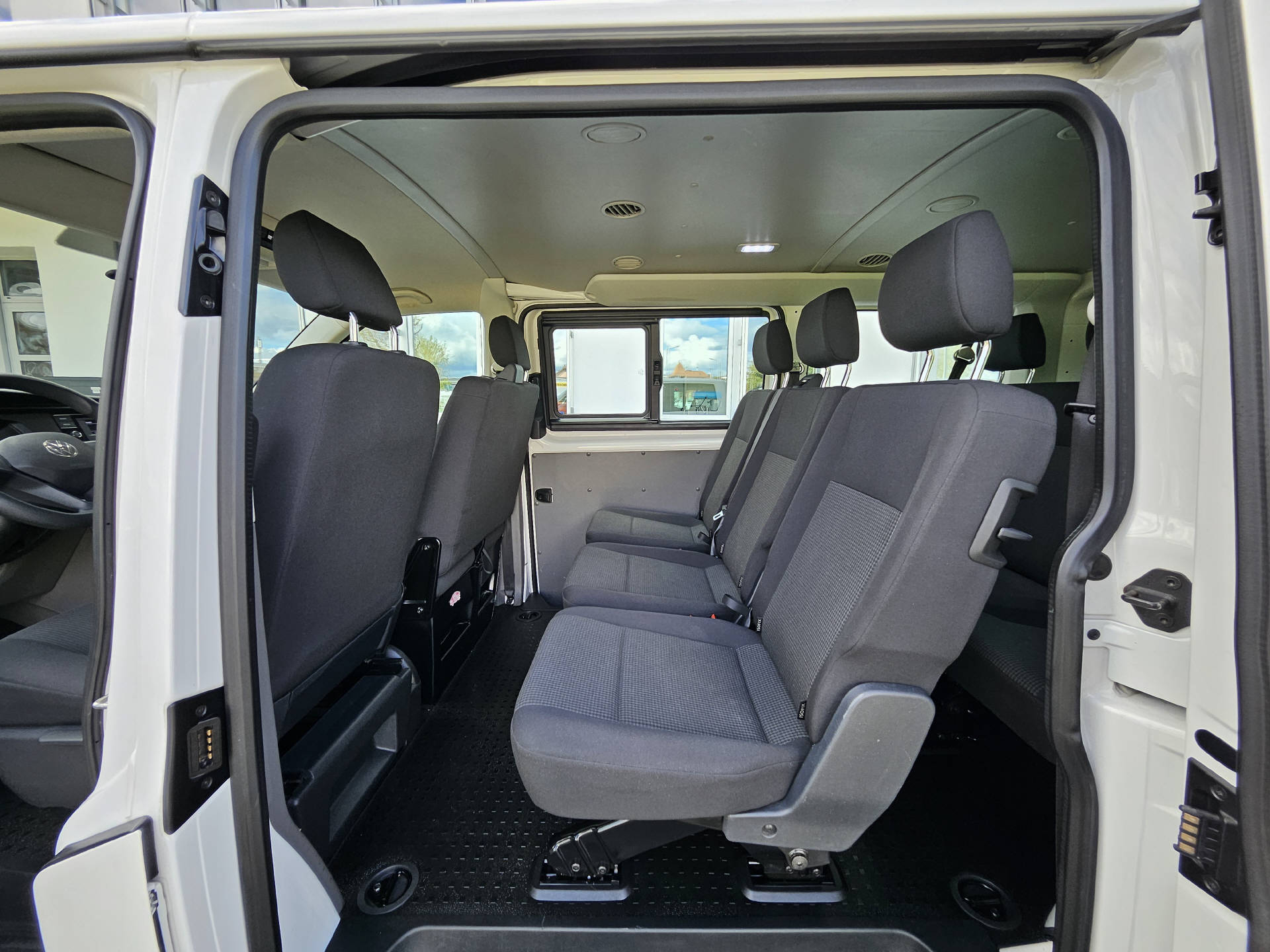 VW T6.1 Kombi 3000 2.0 TDI 150 * Klima * Tempomat * Schiebetüre rechts + links * 9- Plätzer *-image-15