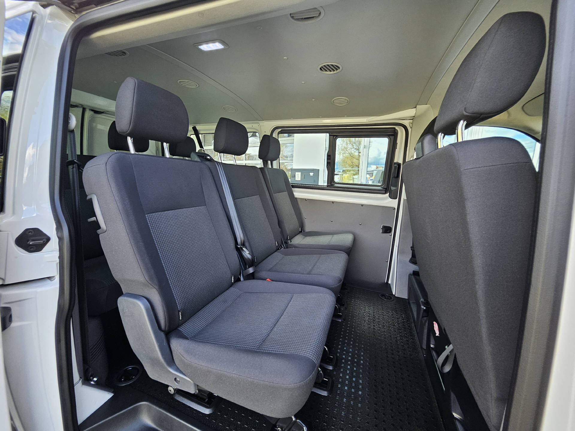 VW T6.1 Kombi 3000 2.0 TDI 150 * Klima * Tempomat * Schiebetüre rechts + links * 9- Plätzer *-image-9