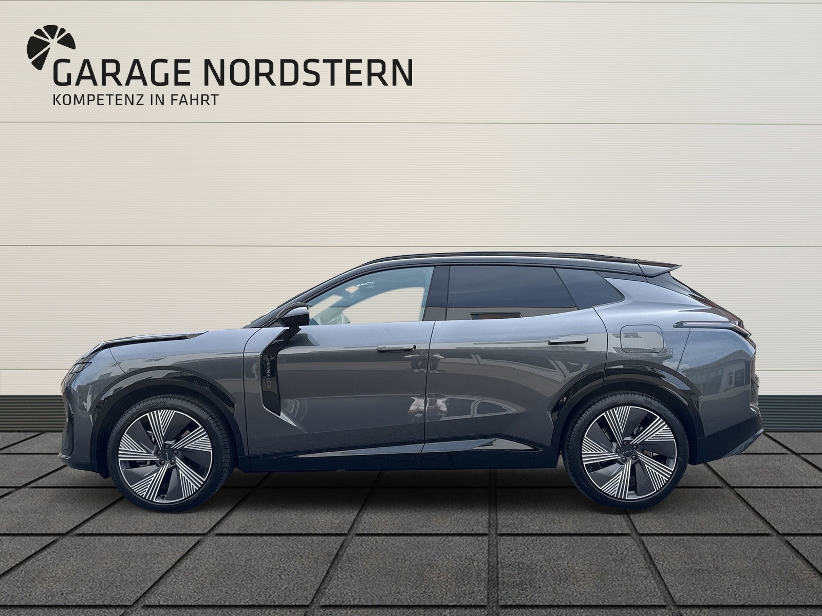 LYNK & CO 08 1.5 PHEV More-showroom-element-1