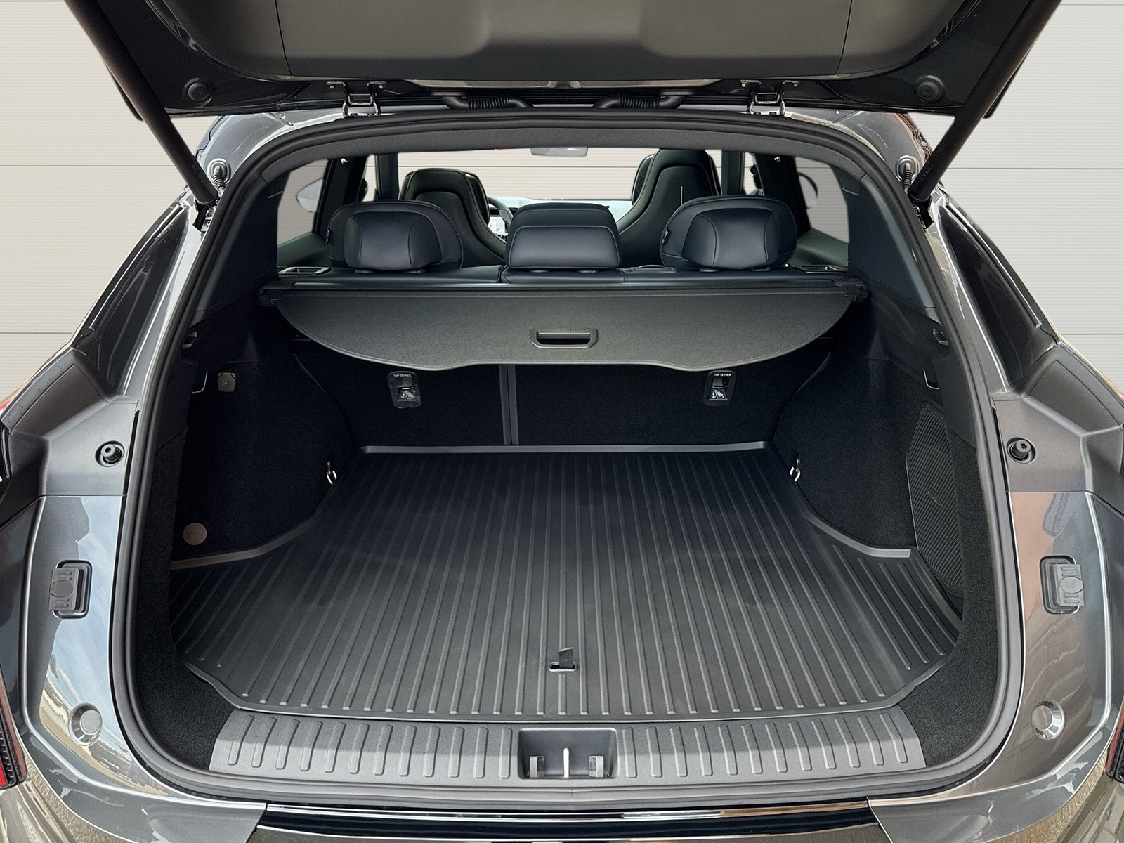 LYNK & CO 08 1.5 PHEV More-image-11
