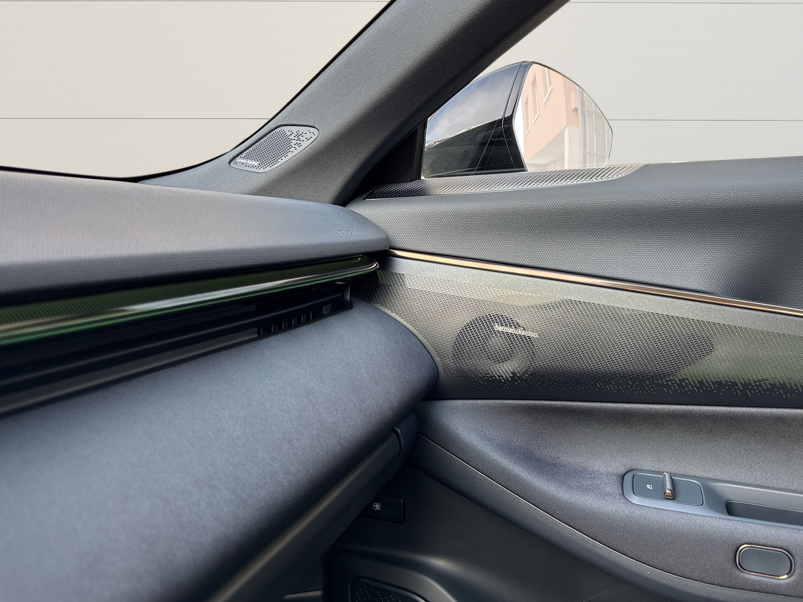 LYNK & CO 08 1.5 PHEV More-image-17