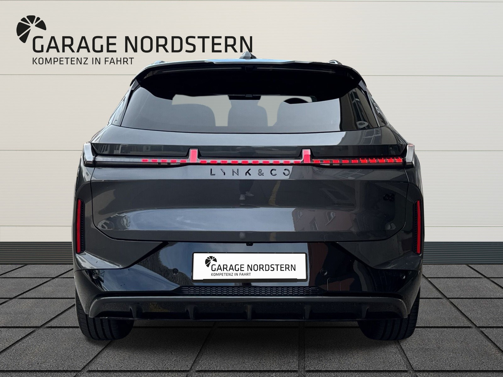LYNK & CO 08 1.5 PHEV More-showroom-element-3