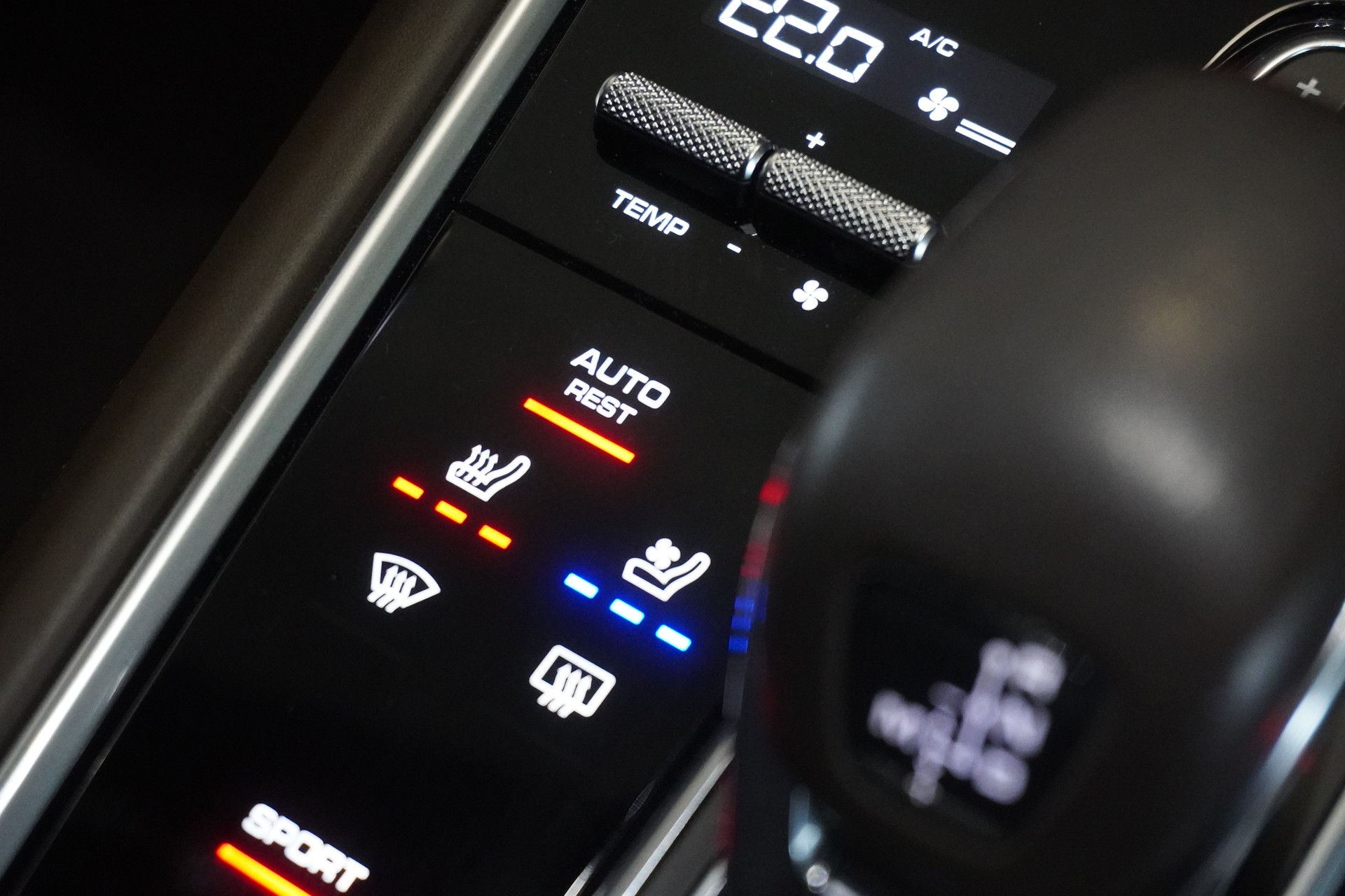 PORSCHE Panamera 4 PDK-image-14