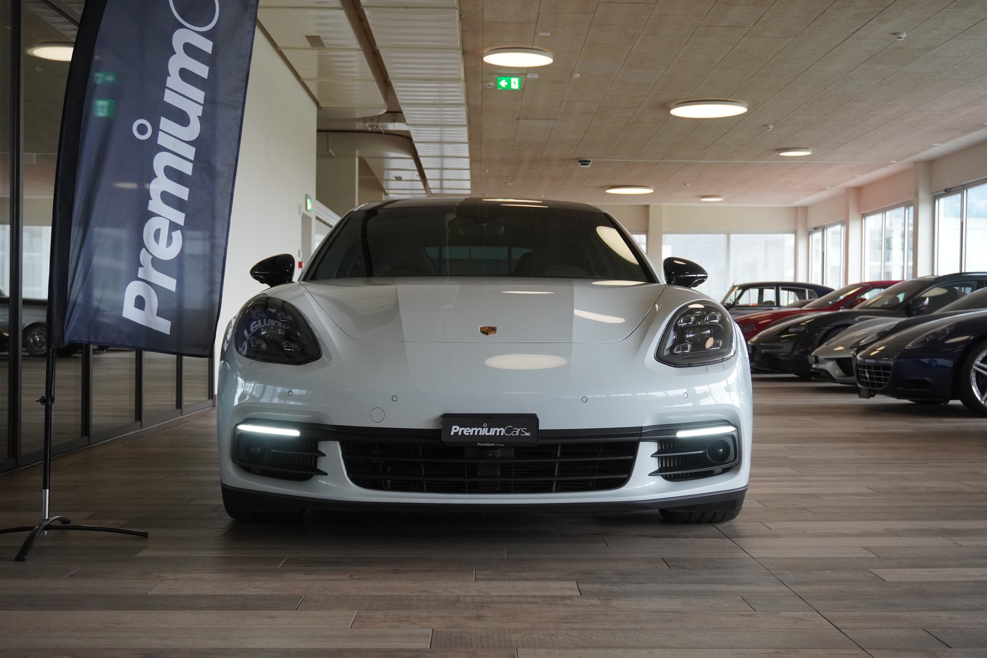 PORSCHE Panamera 4 PDK-showroom-element-1