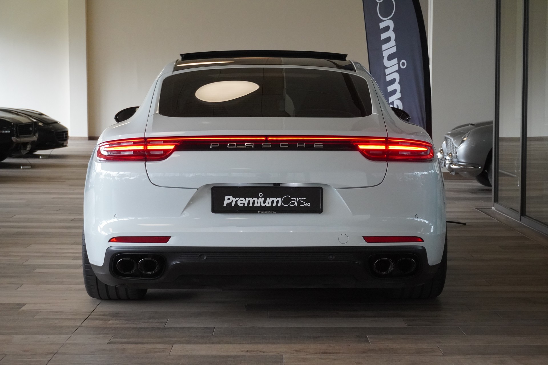 PORSCHE Panamera 4 PDK-image-4
