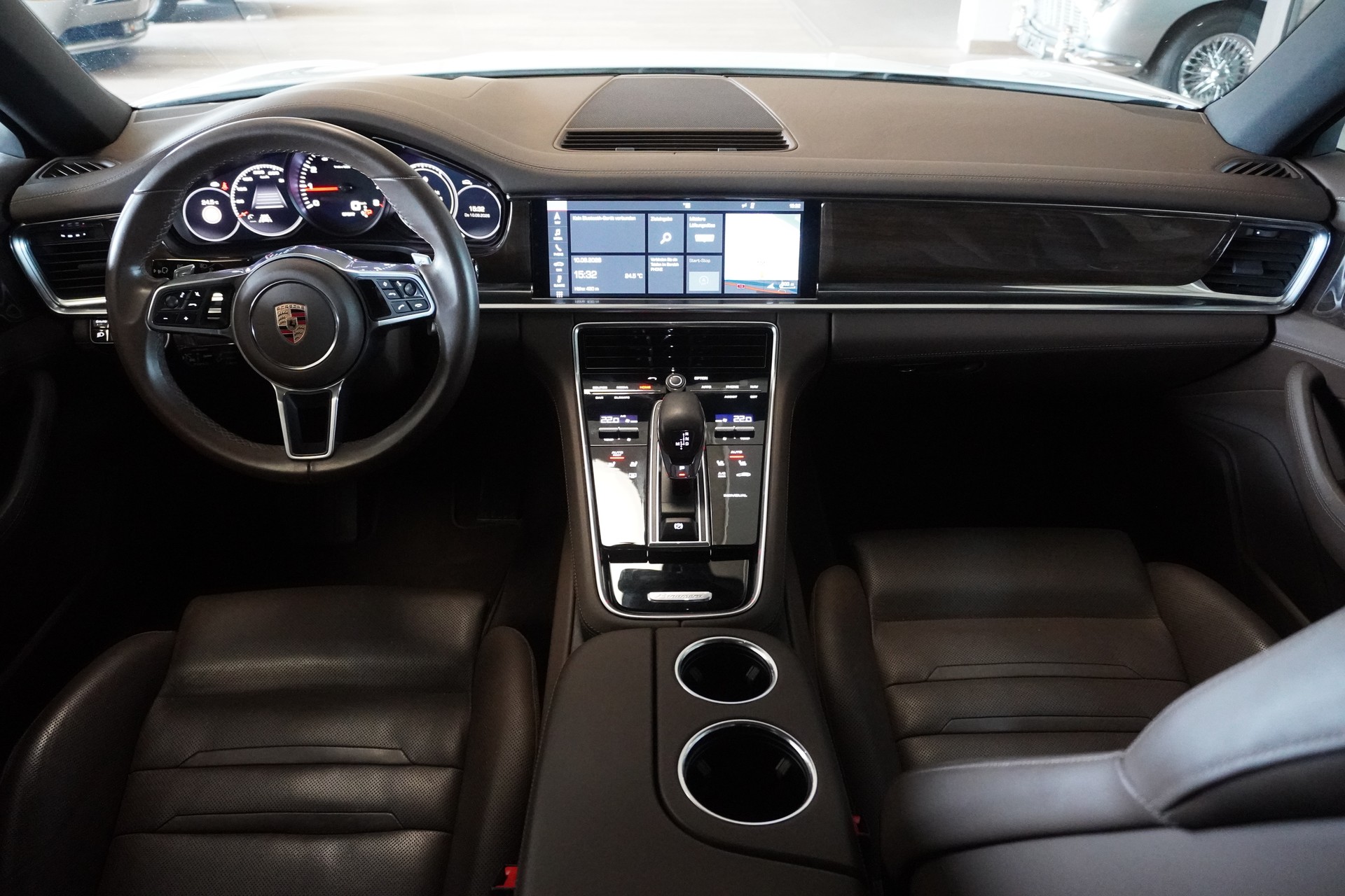 PORSCHE Panamera 4 PDK-image-9