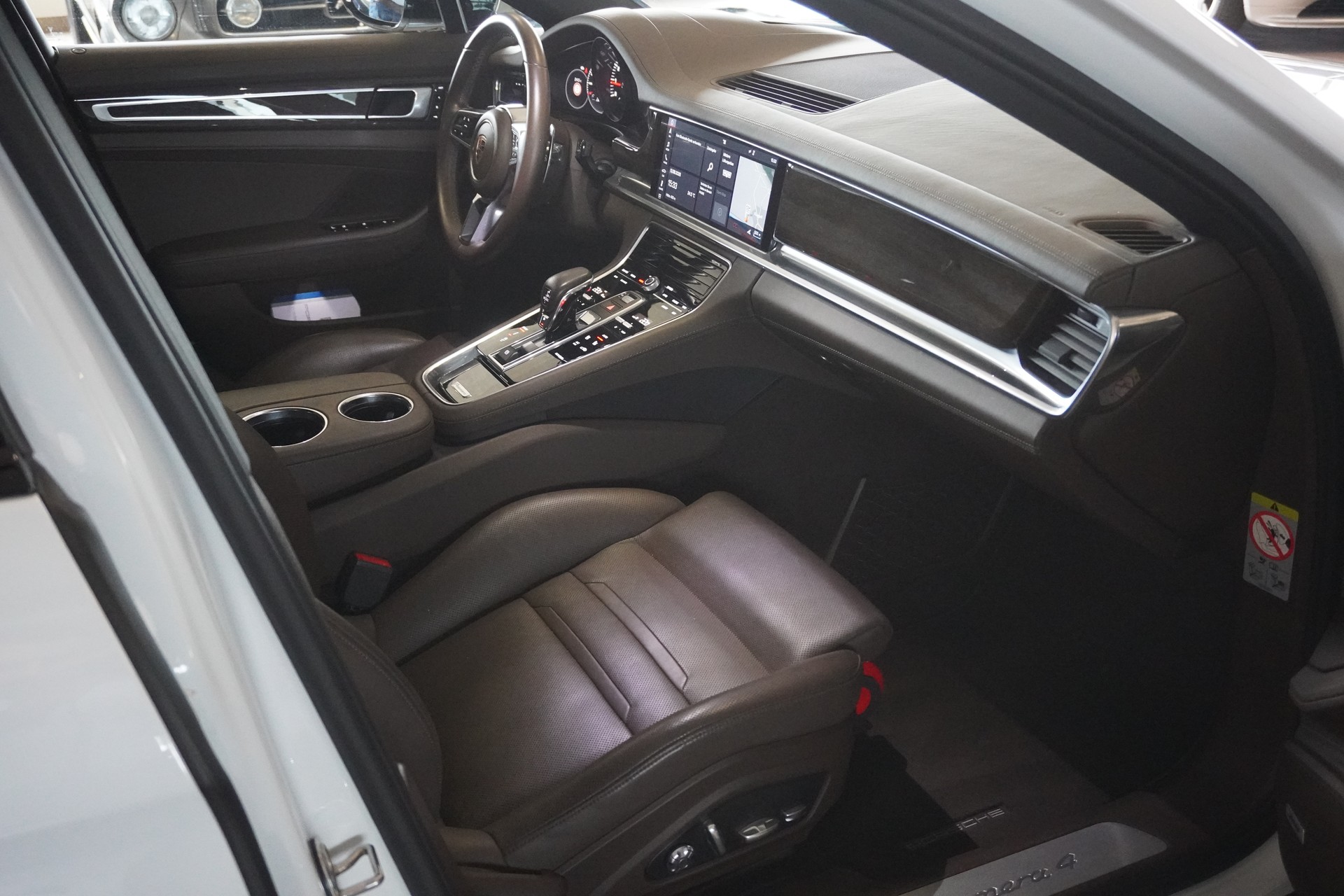 PORSCHE Panamera 4 PDK-image-8