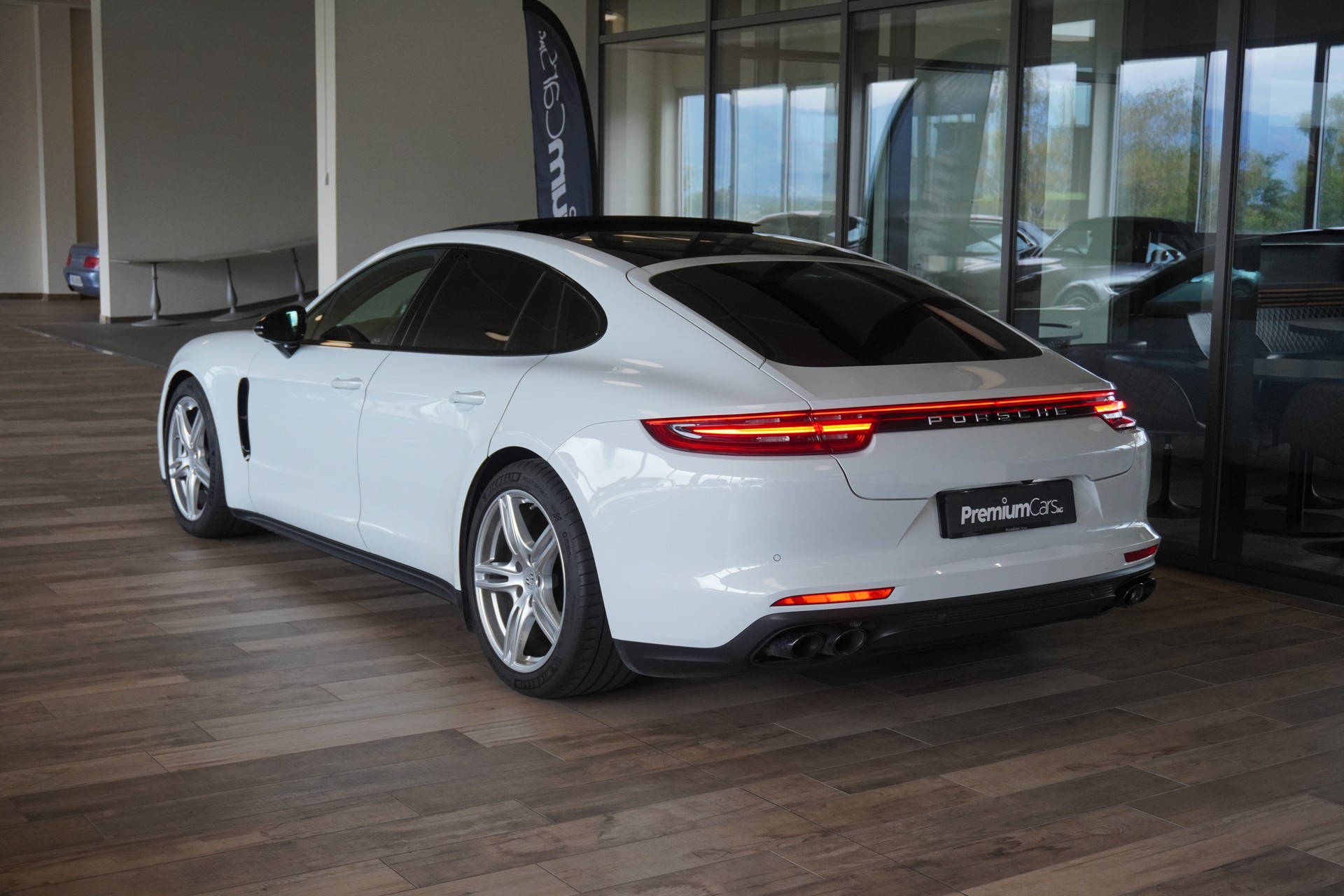 PORSCHE Panamera 4 PDK-image-5