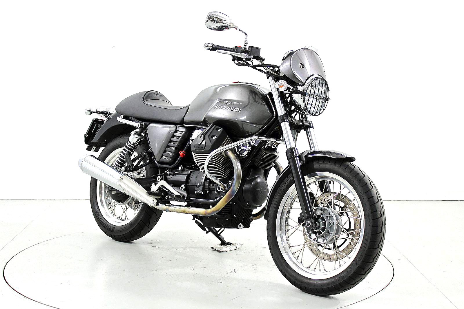 MOTO GUZZI V7-image-1