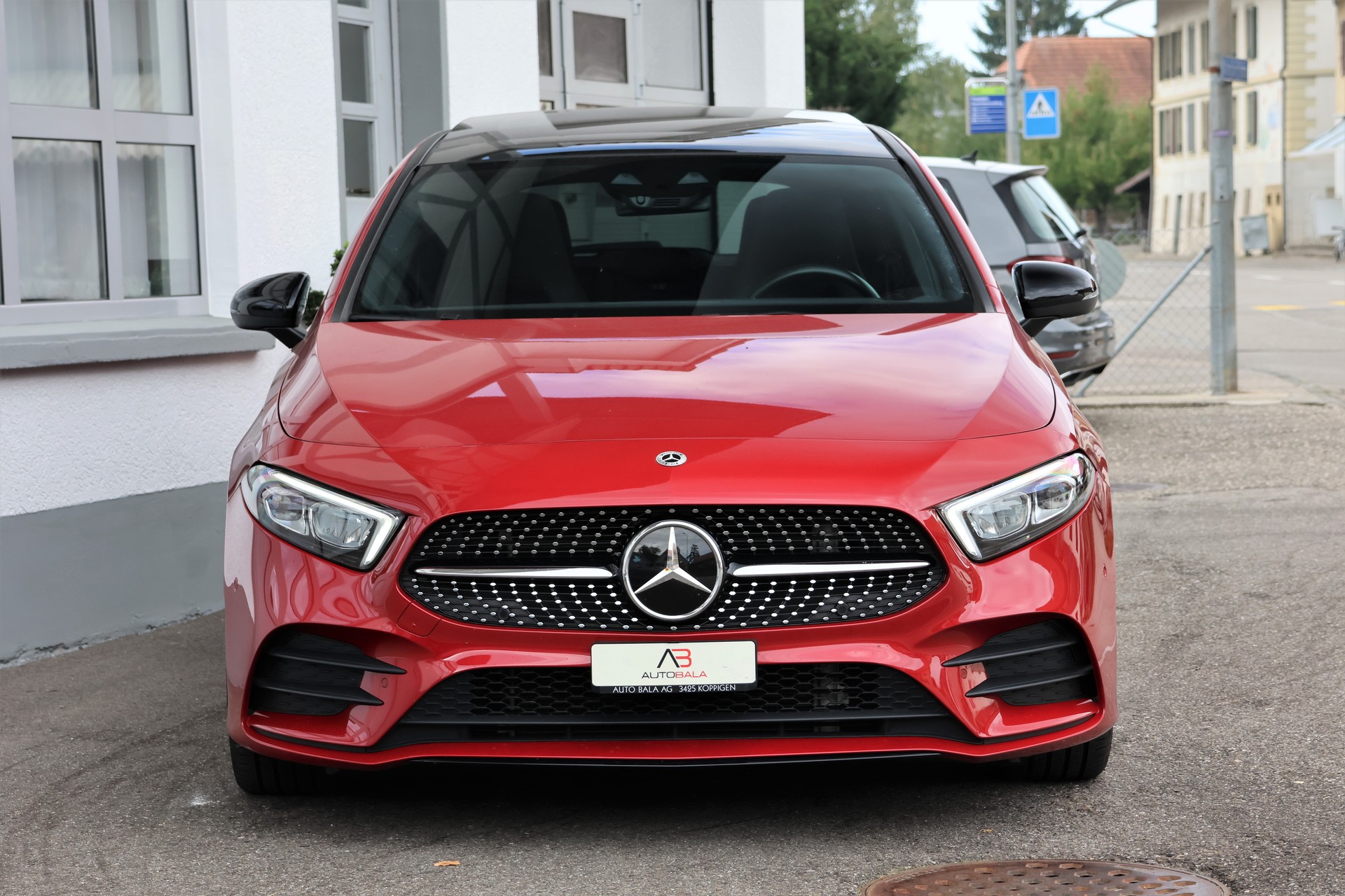 MERCEDES-BENZ A 180 d AMG Line 8G-DCT (CH) *Manufaktur Rosso Patagoni*-showroom-element-1