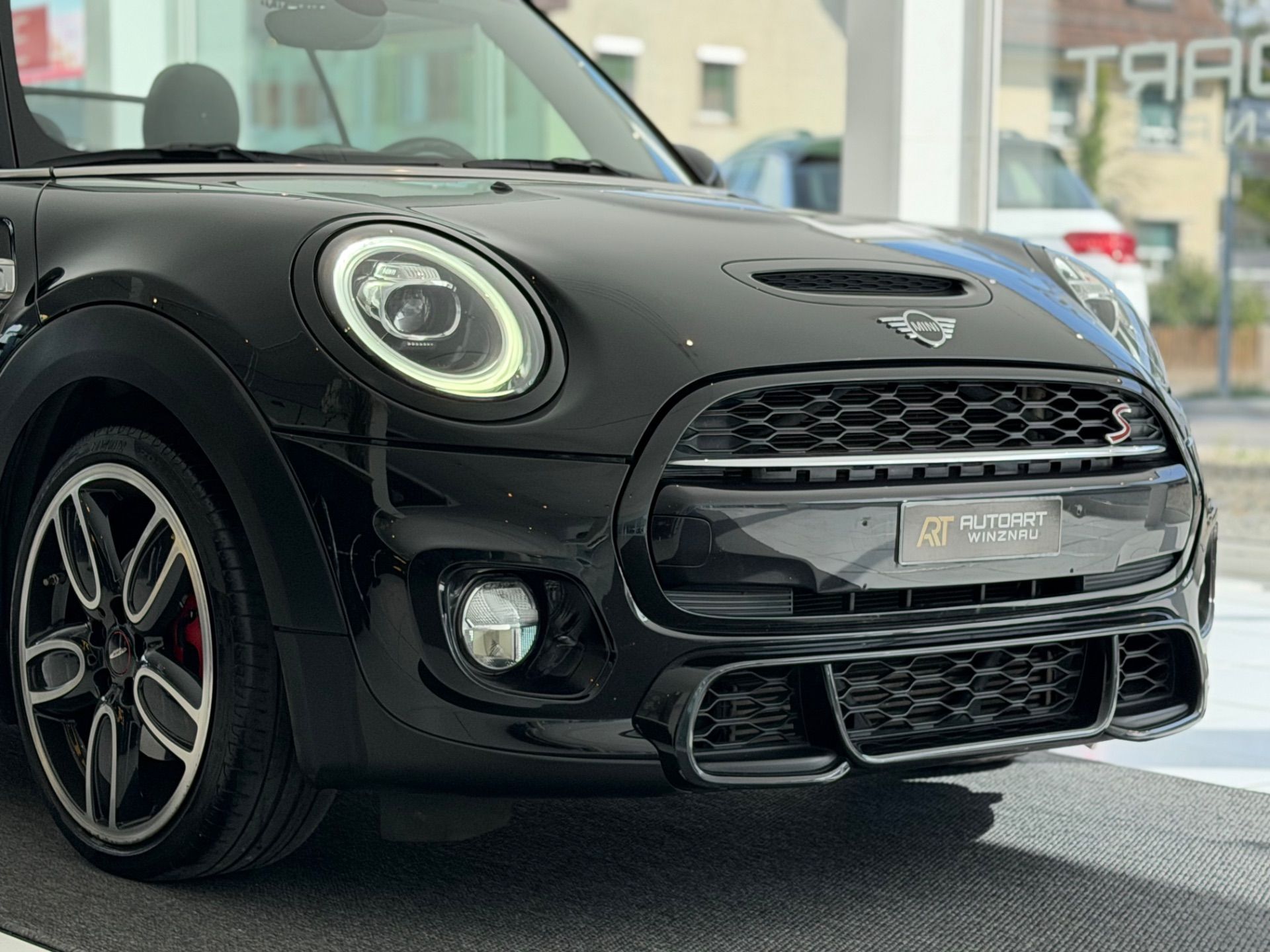 MINI Cooper S Cabriolet DKG John Cooper Works-showroom-element-3
