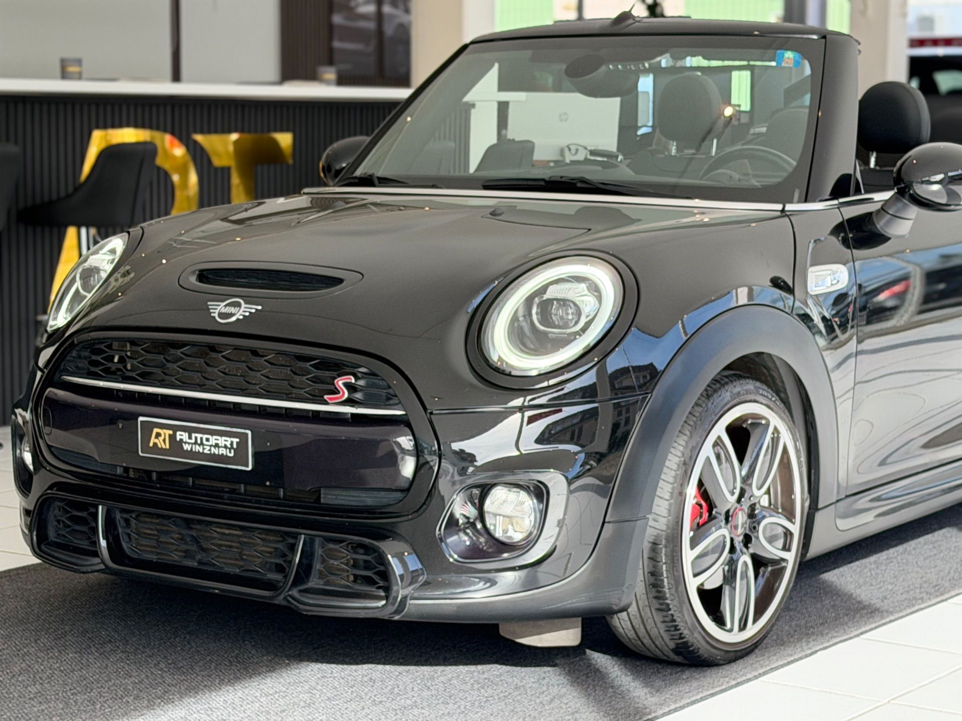 MINI Cooper S Cabriolet DKG John Cooper Works-showroom-element-1