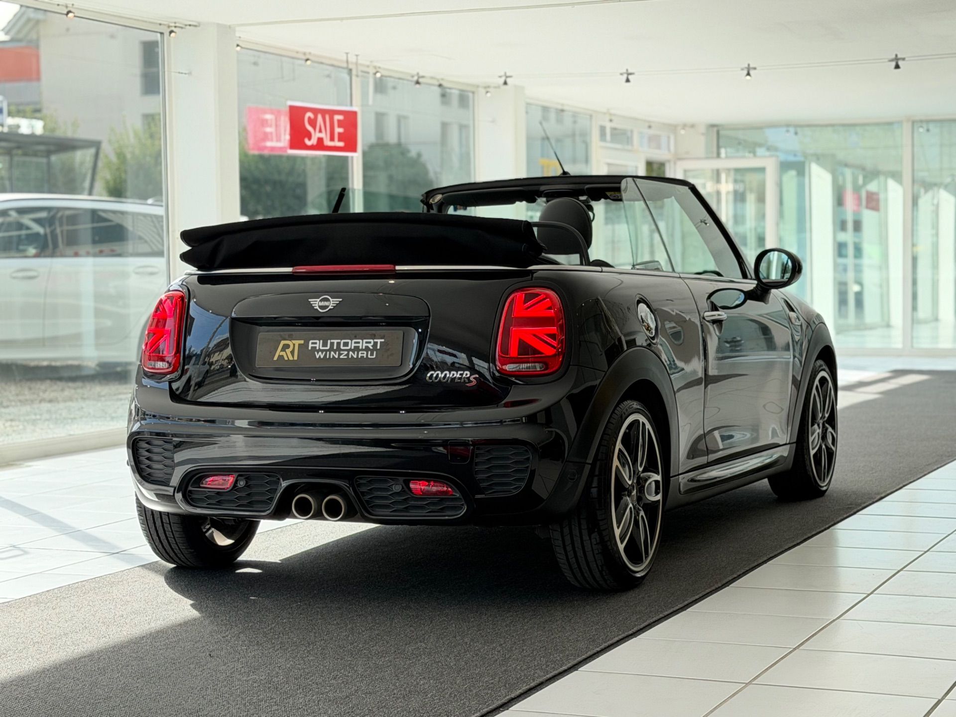 MINI Cooper S Cabriolet DKG John Cooper Works-image-6