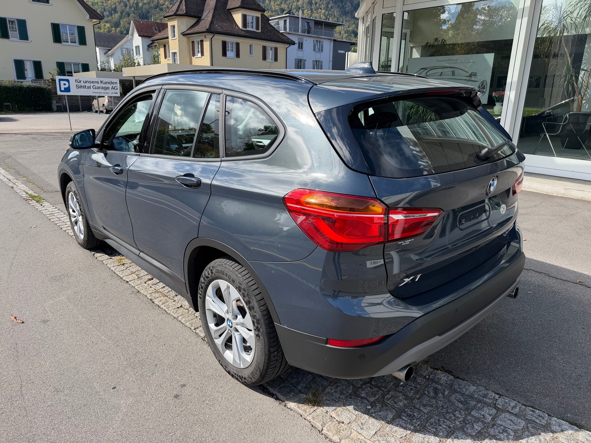BMW X1 xDrive 20i Steptronic-showroom-element-3
