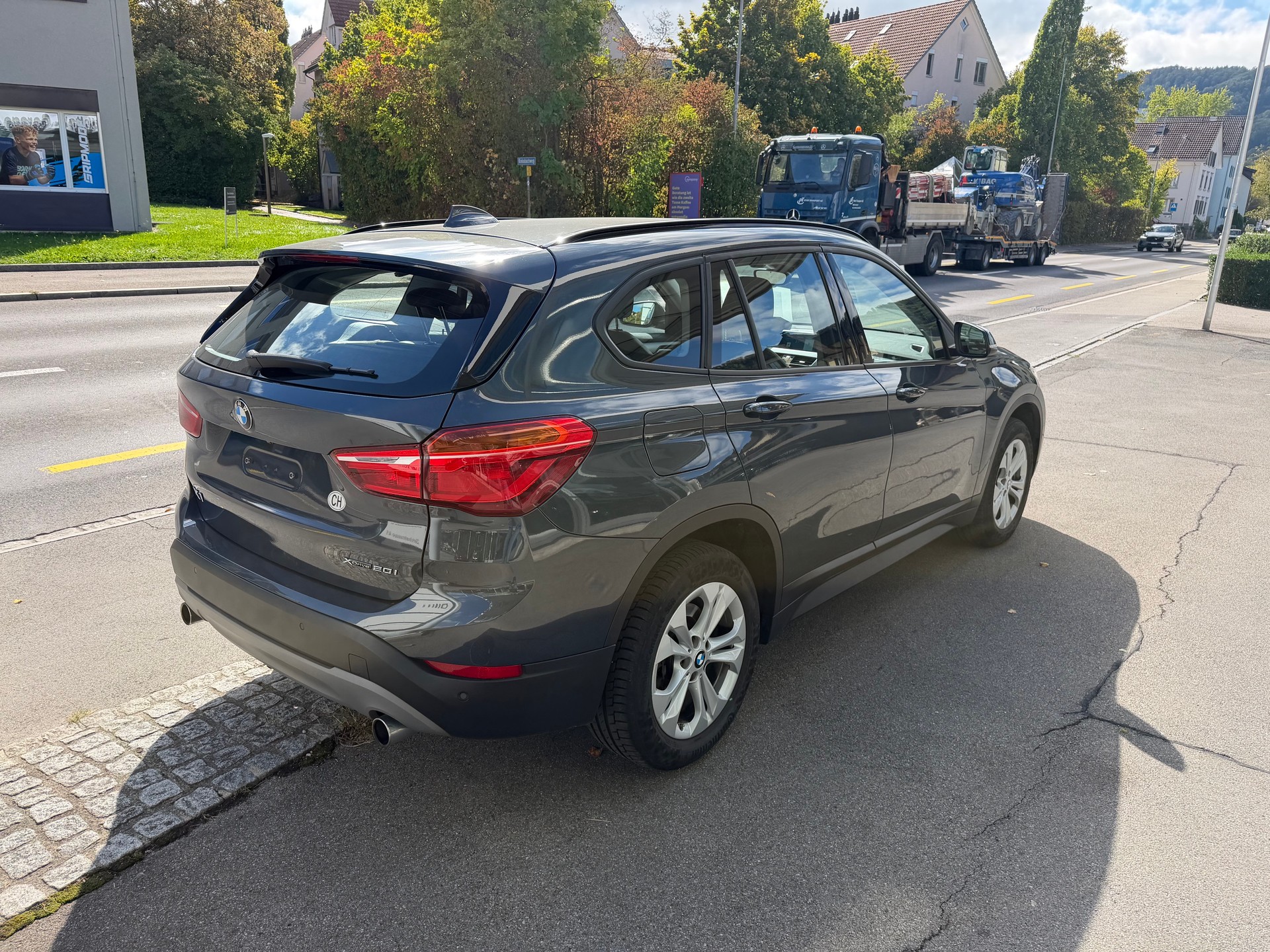 BMW X1 xDrive 20i Steptronic-image-5