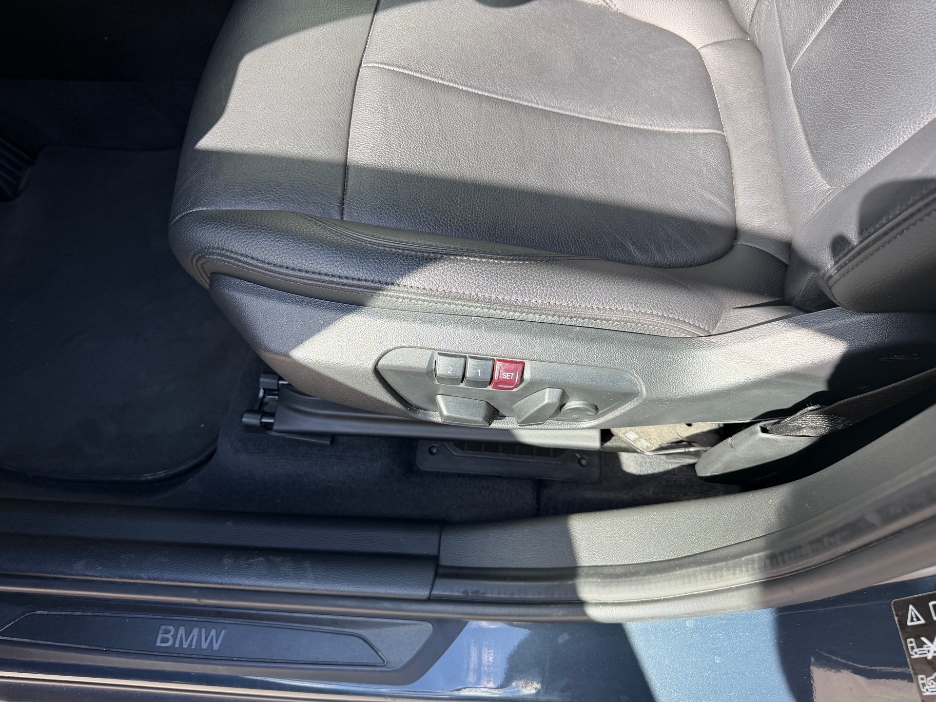 BMW X1 xDrive 20i Steptronic-image-9