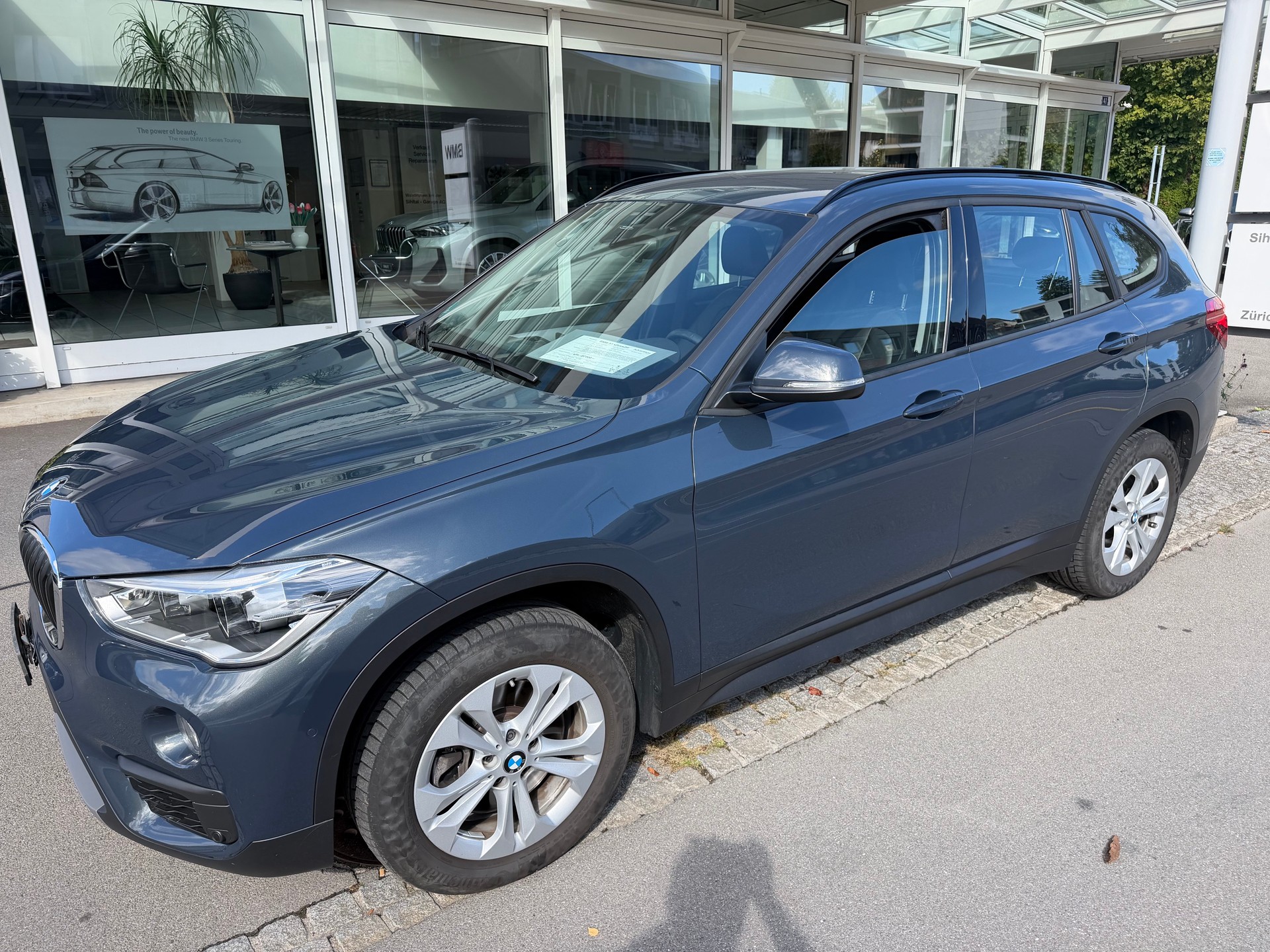 BMW X1 xDrive 20i Steptronic-showroom-element-2