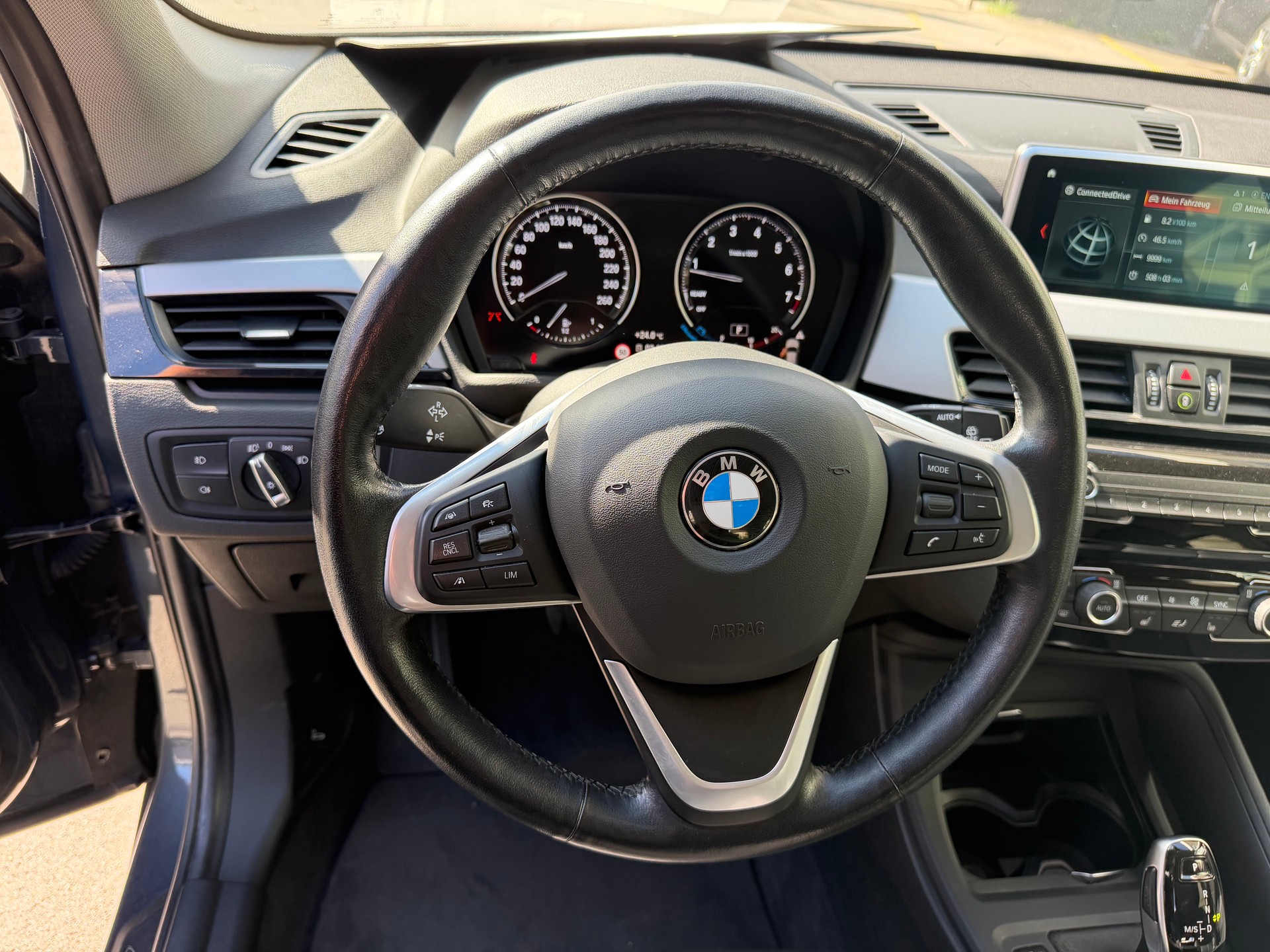 BMW X1 xDrive 20i Steptronic-image-12