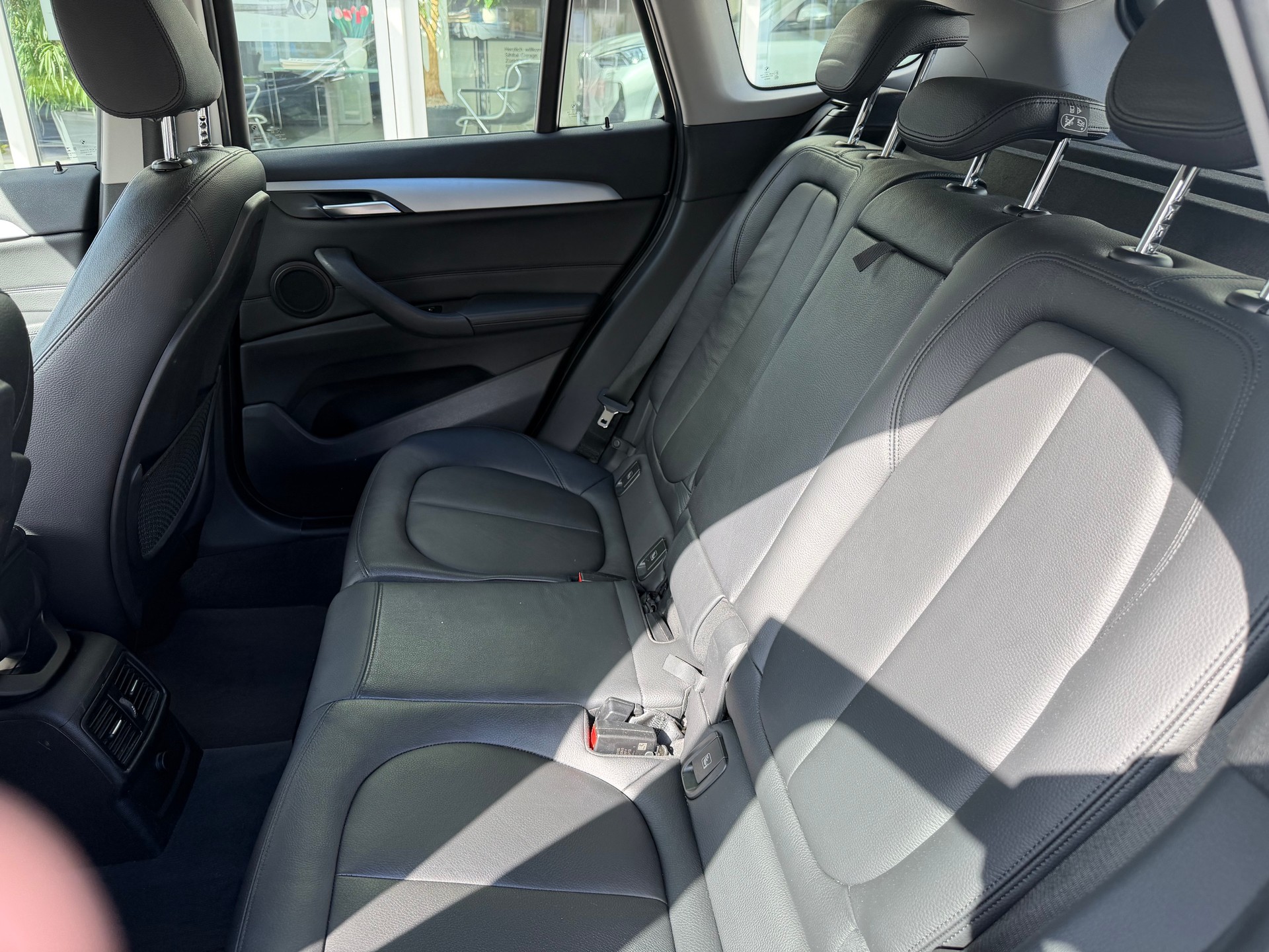 BMW X1 xDrive 20i Steptronic-image-13