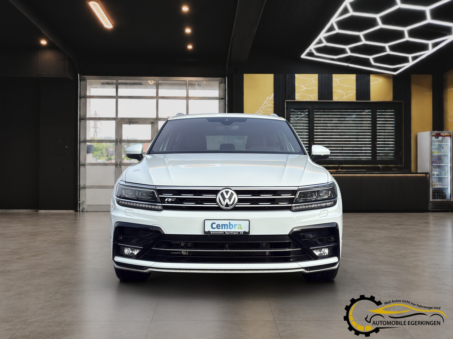 VW Tiguan R-Line 2.0TSI Highline 4Motion DSG-showroom-element-1