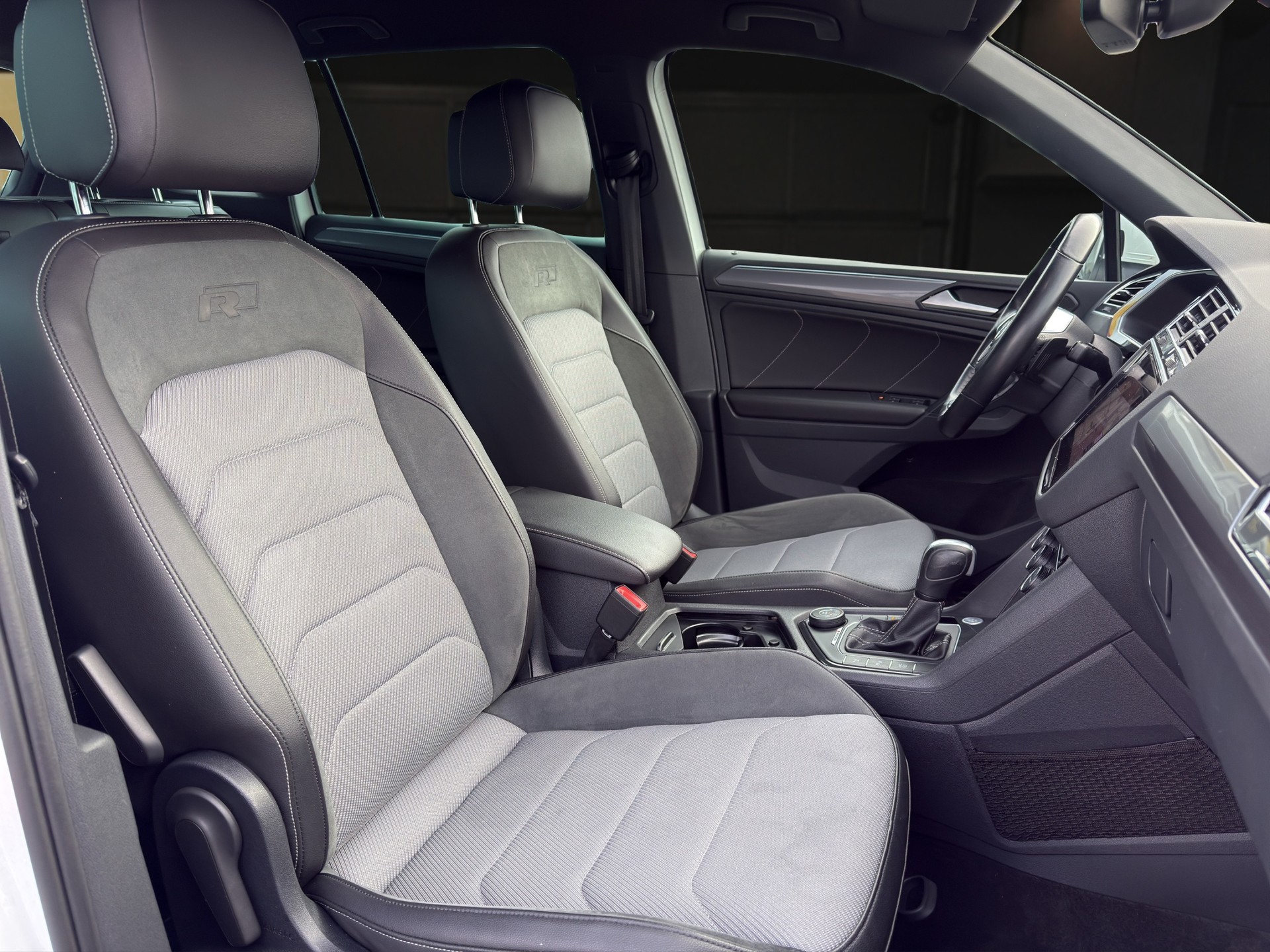 VW Tiguan R-Line 2.0TSI Highline 4Motion DSG-image-9