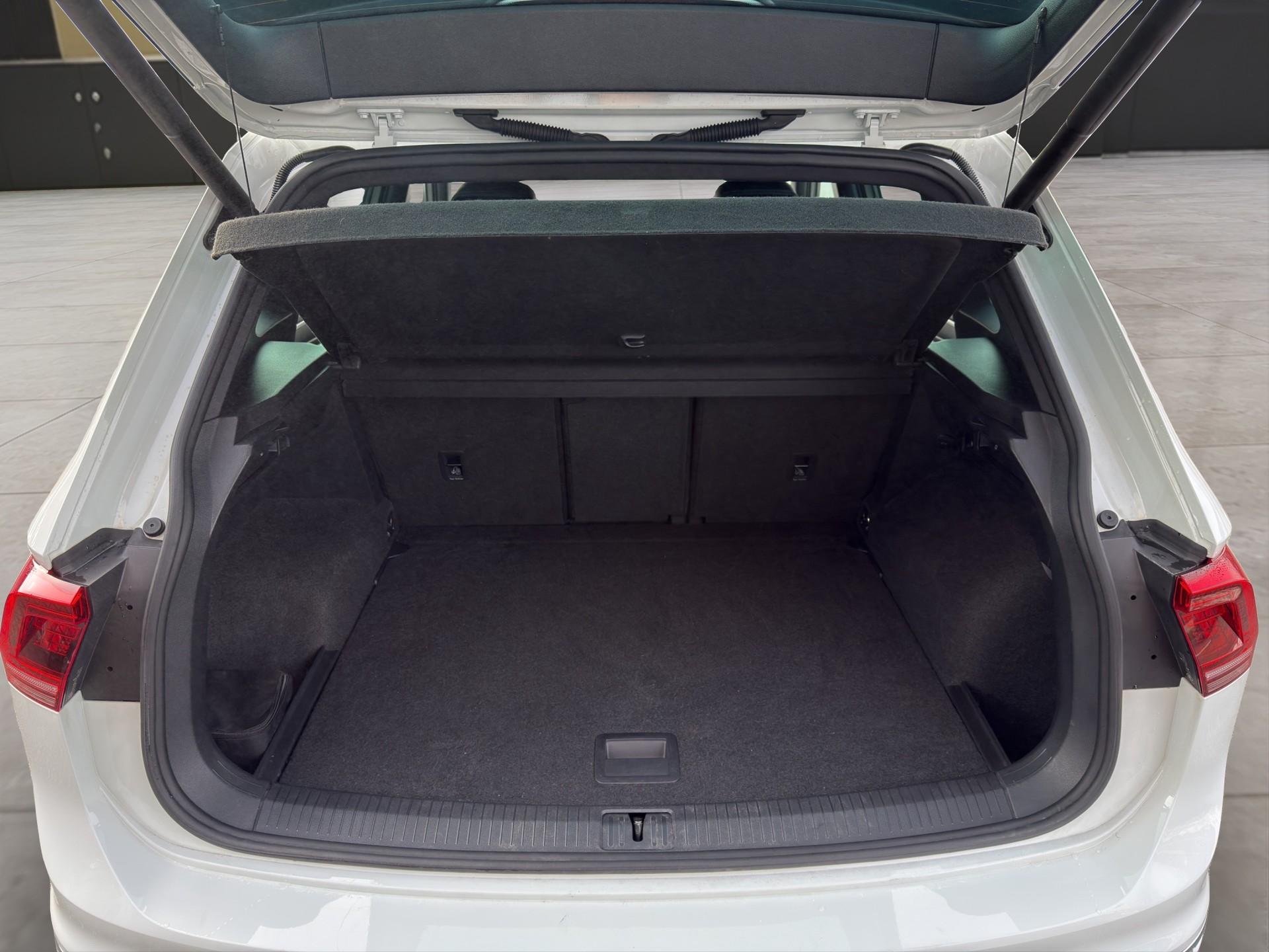 VW Tiguan R-Line 2.0TSI Highline 4Motion DSG-image-13