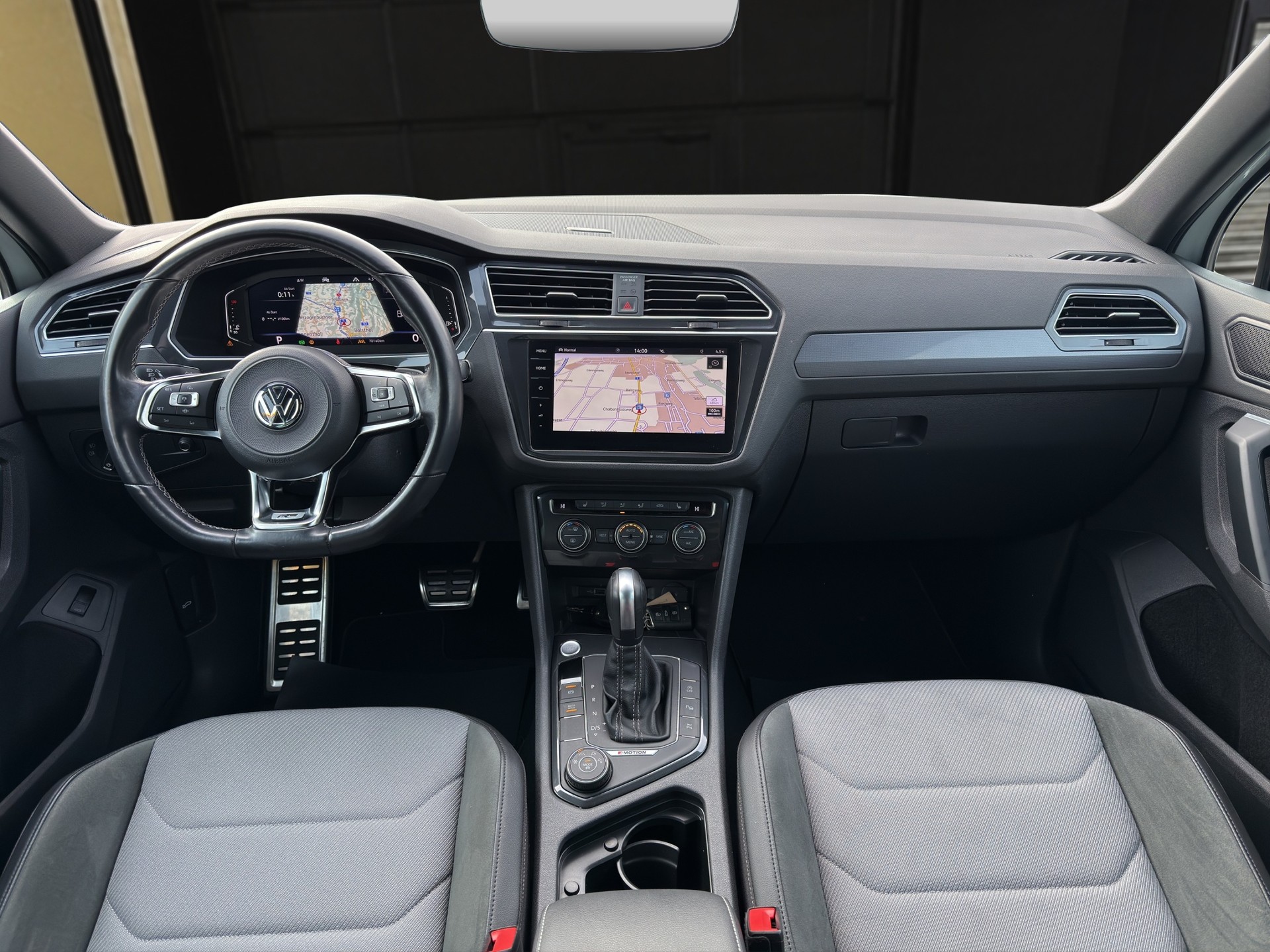 VW Tiguan R-Line 2.0TSI Highline 4Motion DSG-image-10