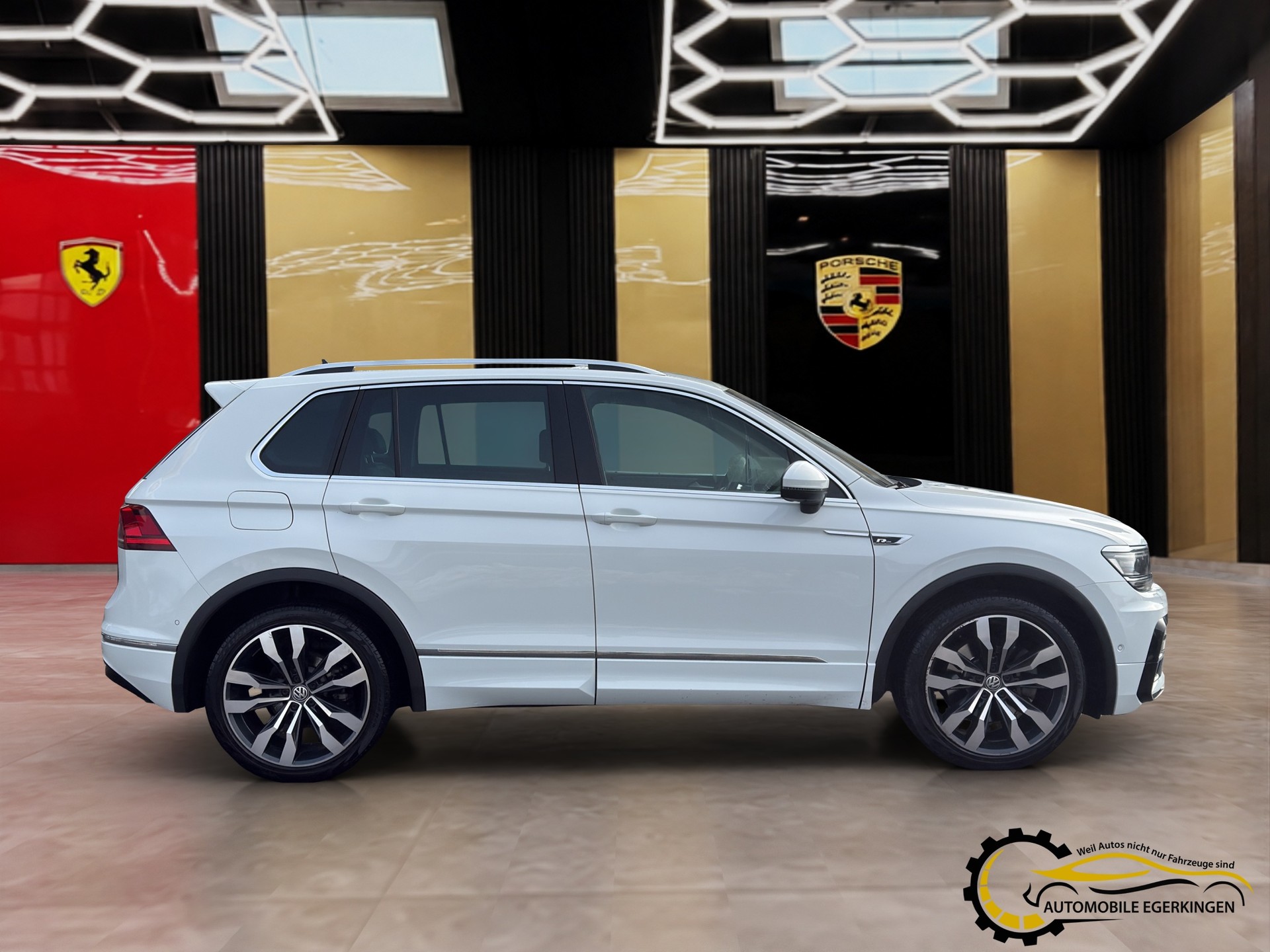 VW Tiguan R-Line 2.0TSI Highline 4Motion DSG-showroom-element-3