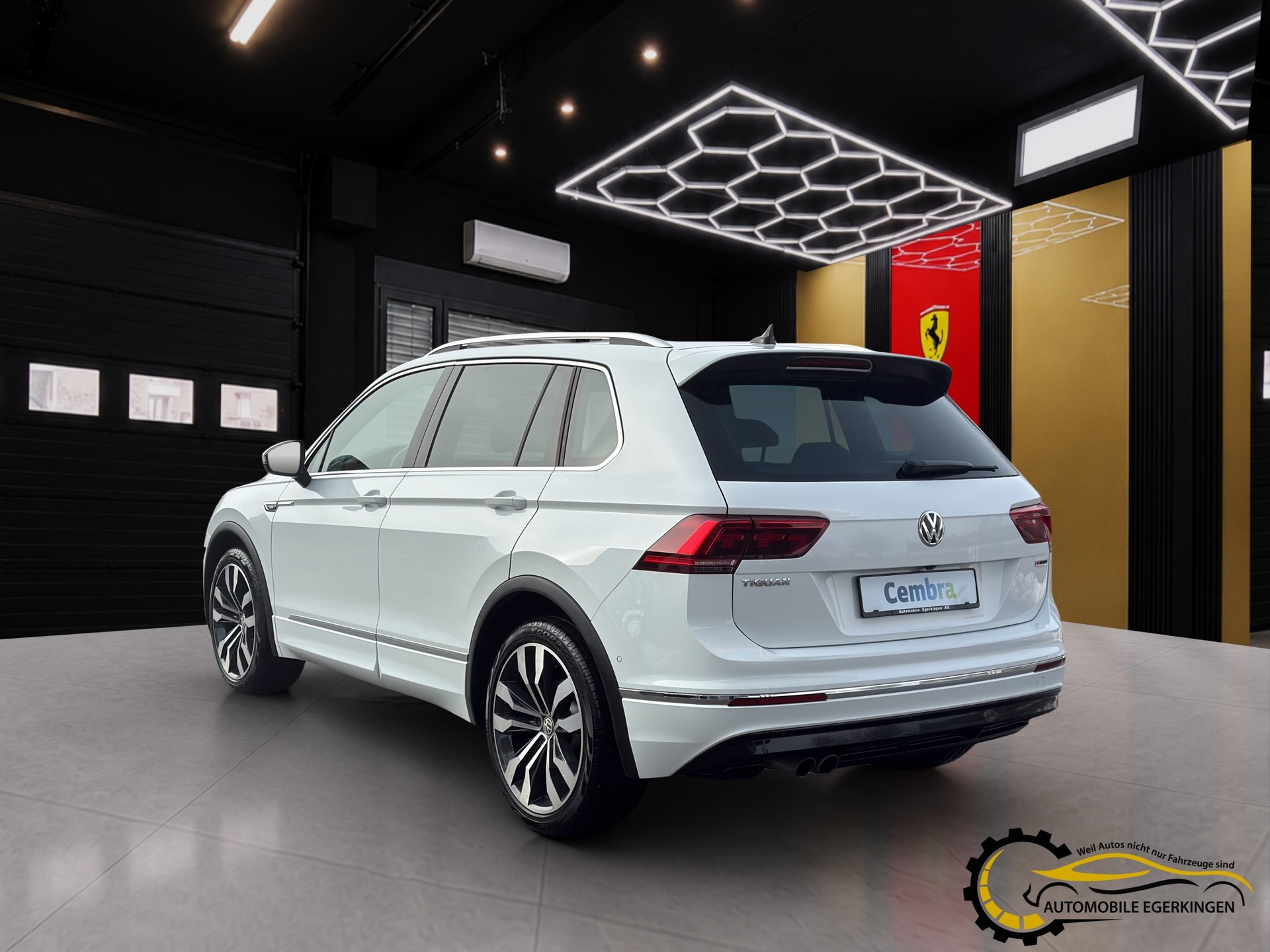 VW Tiguan R-Line 2.0TSI Highline 4Motion DSG-image-6