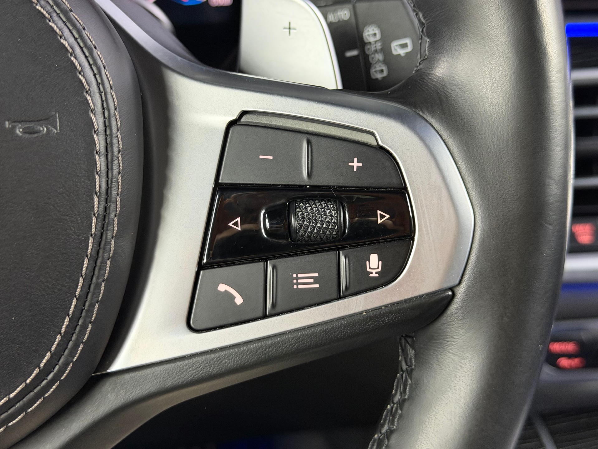 BMW X7 xDrive 48V 40d Steptronic-image-23
