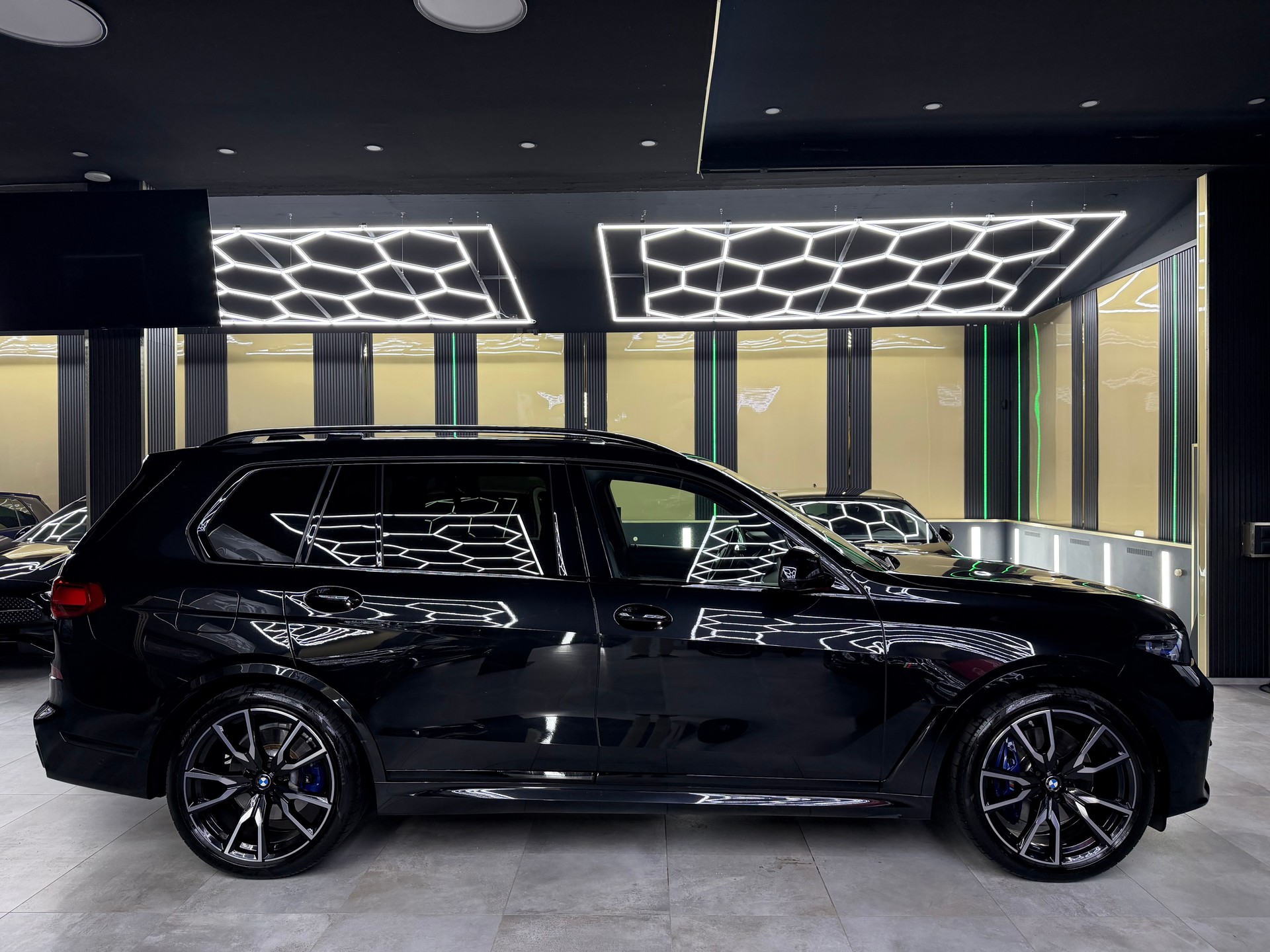 BMW X7 xDrive 48V 40d Steptronic-showroom-element-3