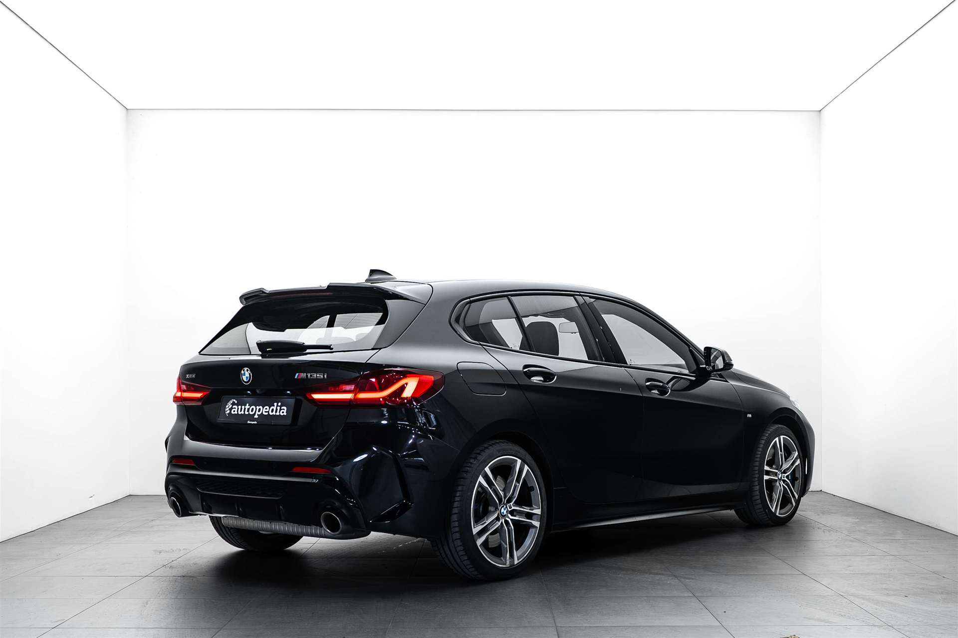 BMW M135i xDrive Steptronic 306PS-showroom-element-2