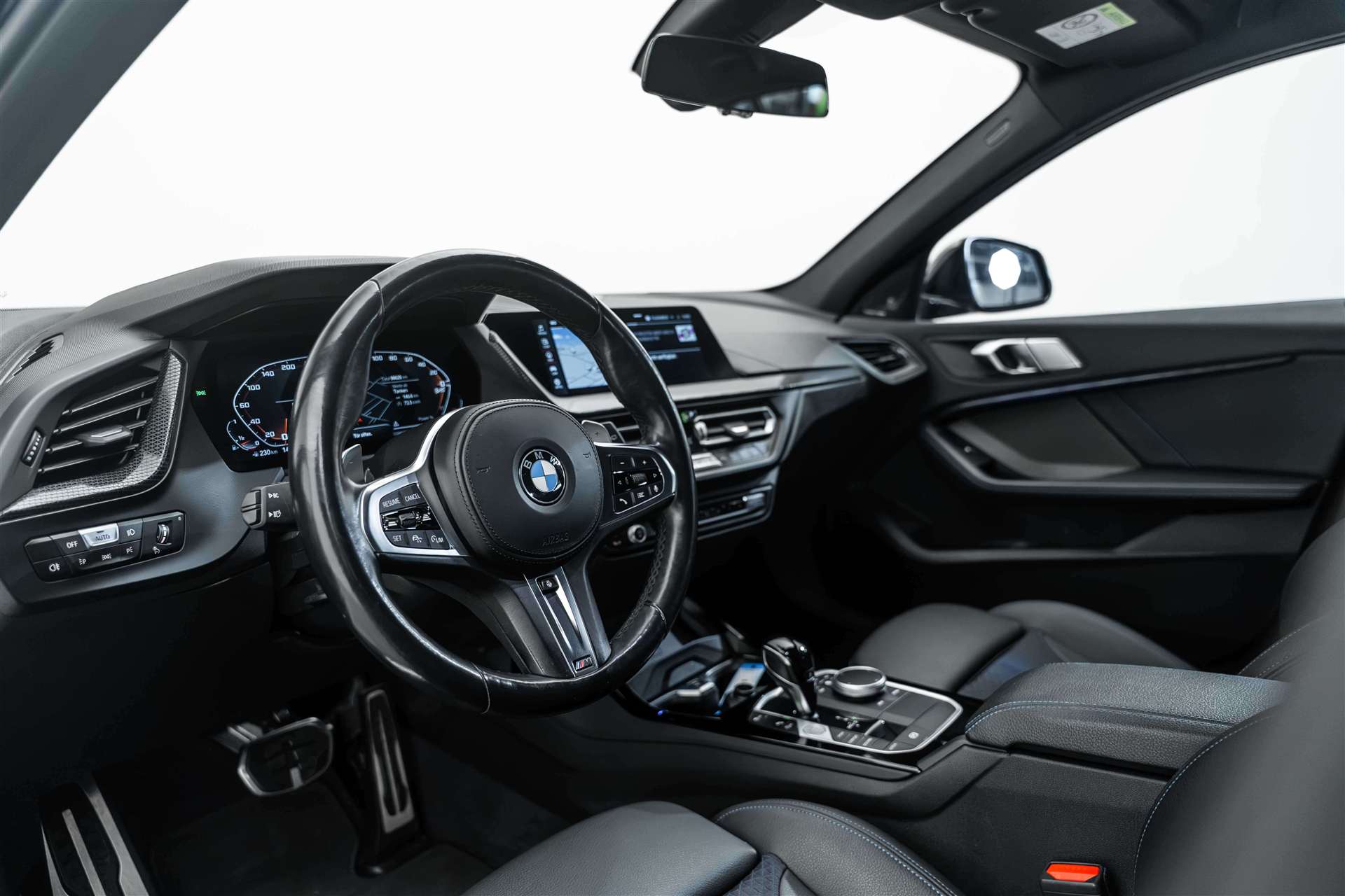 BMW M135i xDrive Steptronic 306PS-image-8