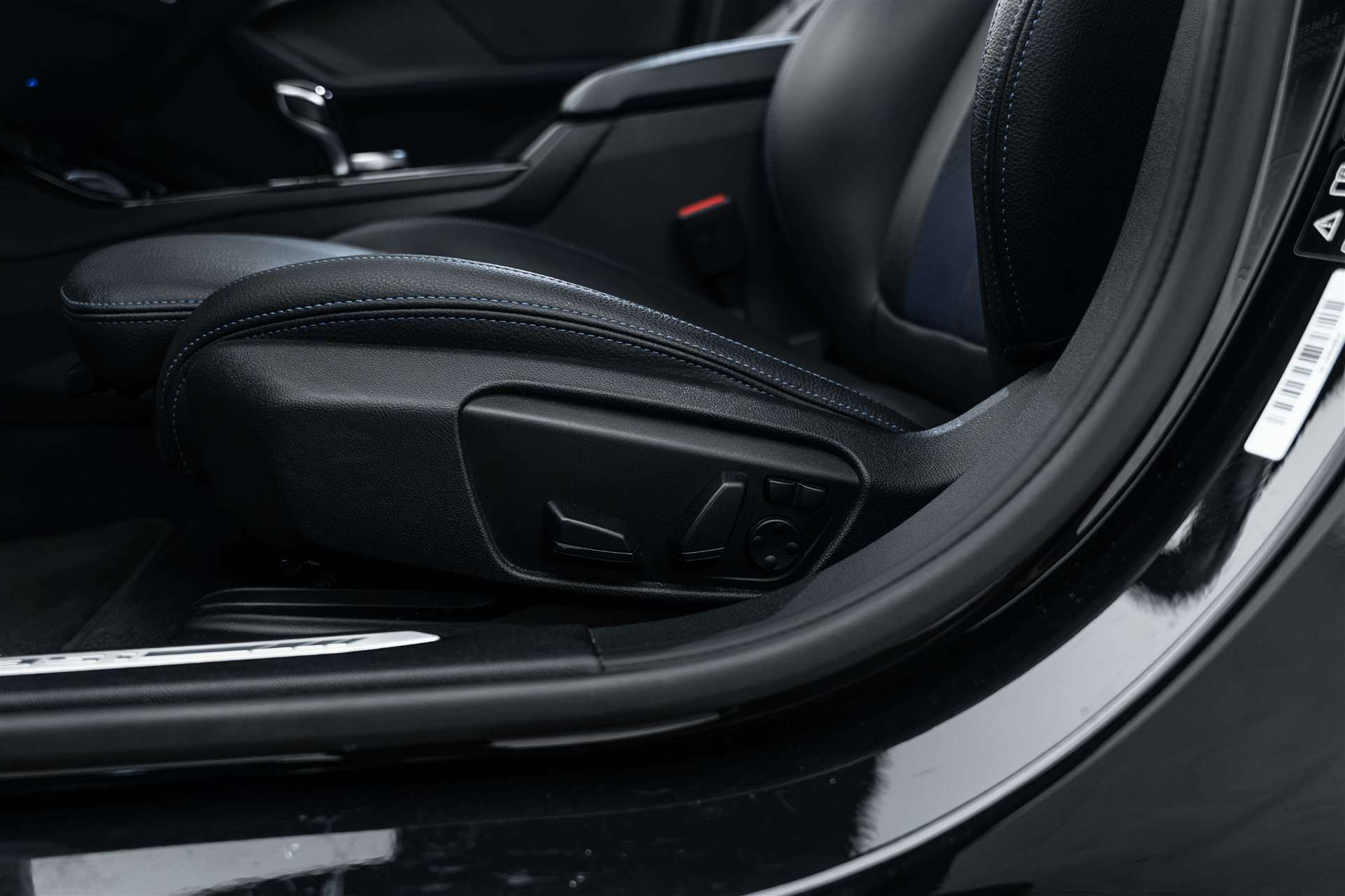 BMW M135i xDrive Steptronic 306PS-image-16
