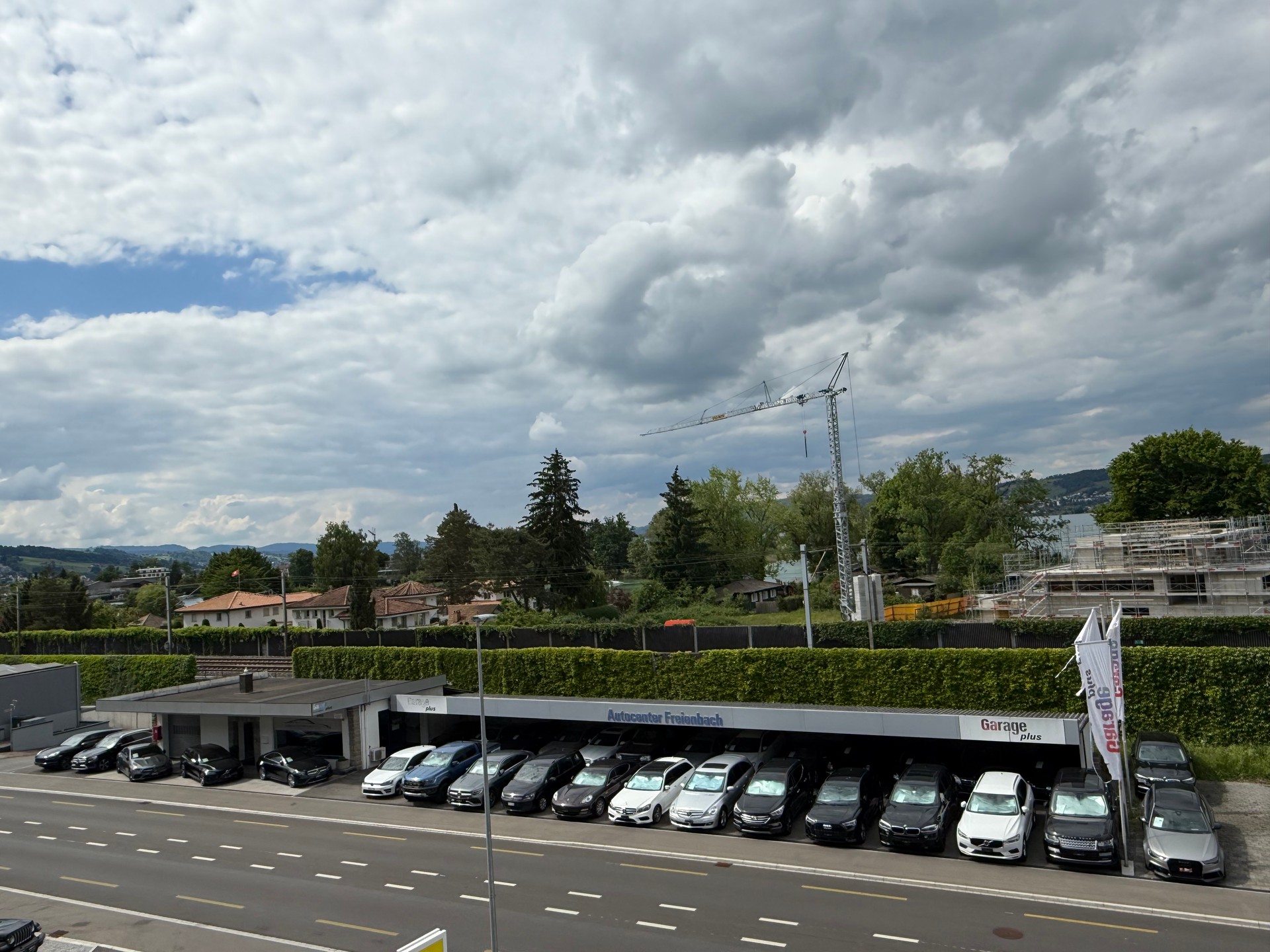 BMW 645i-image-11