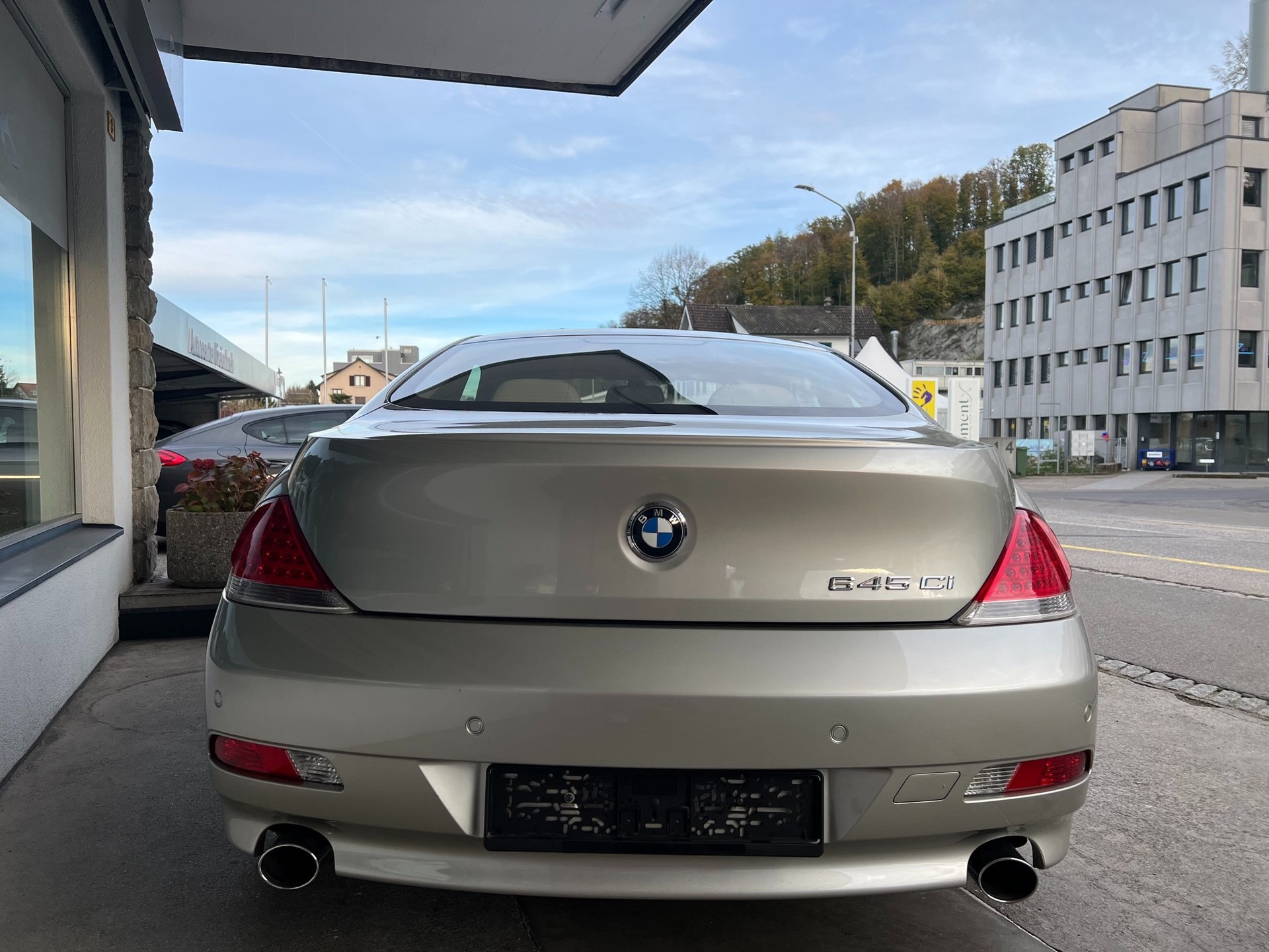 BMW 645i-image-5