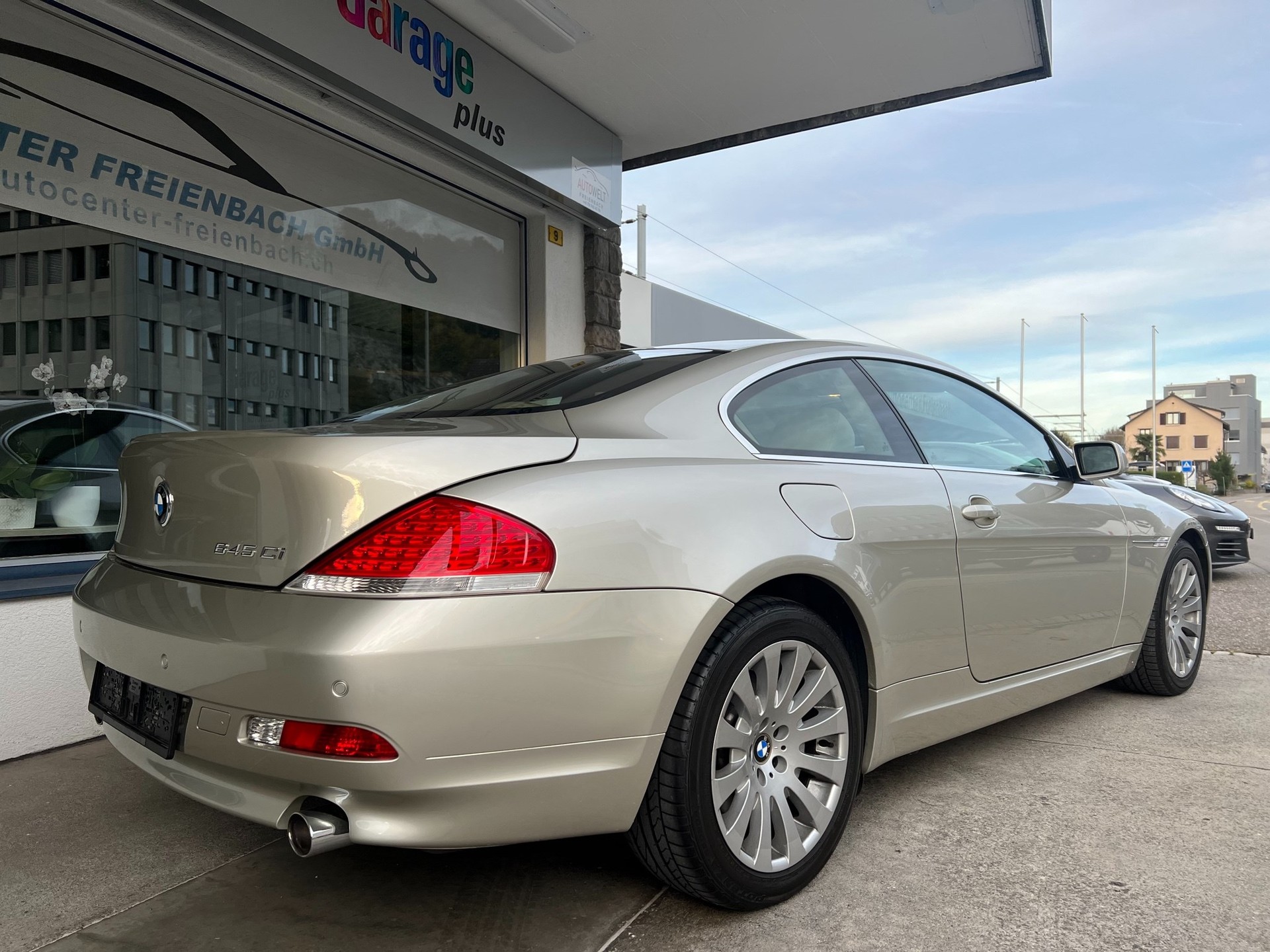 BMW 645i-image-4