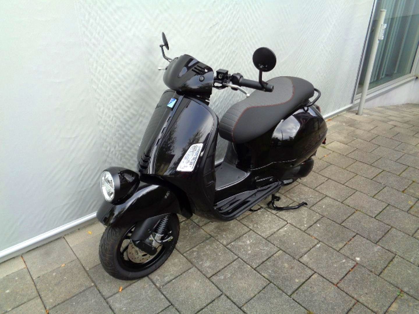 PIAGGIO VESPA GTV 300 RST-image-1