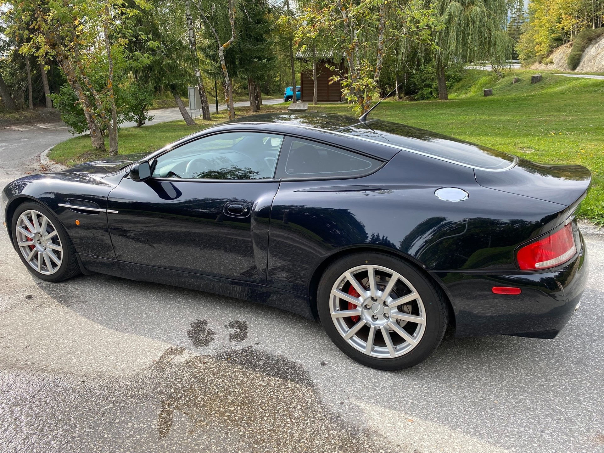 ASTON MARTIN Vanquish V12 S 5.9-48-image-4