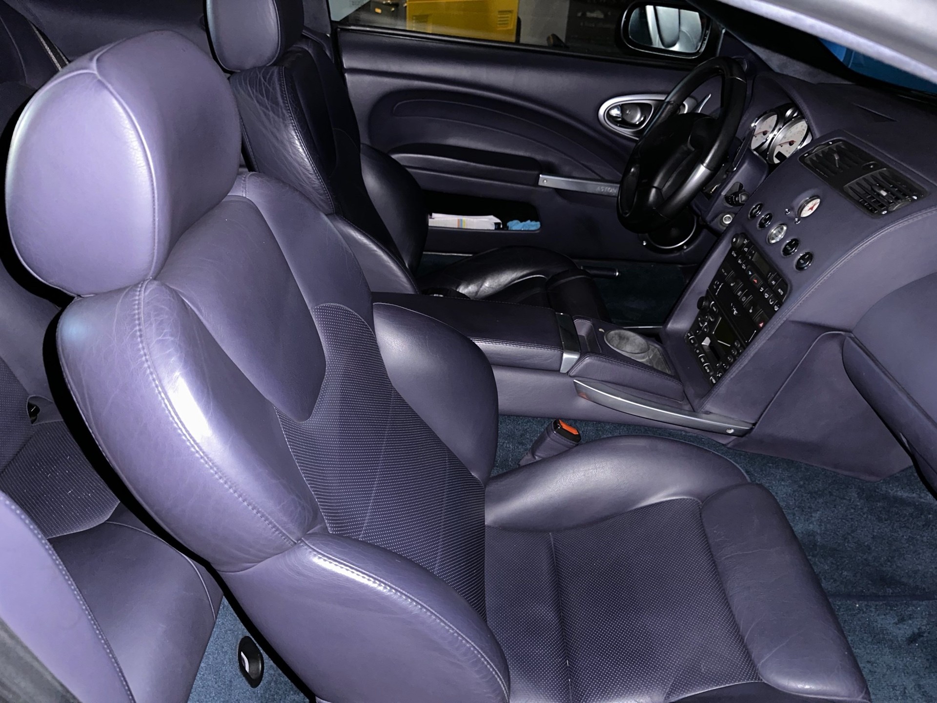 ASTON MARTIN Vanquish V12 S 5.9-48-image-5