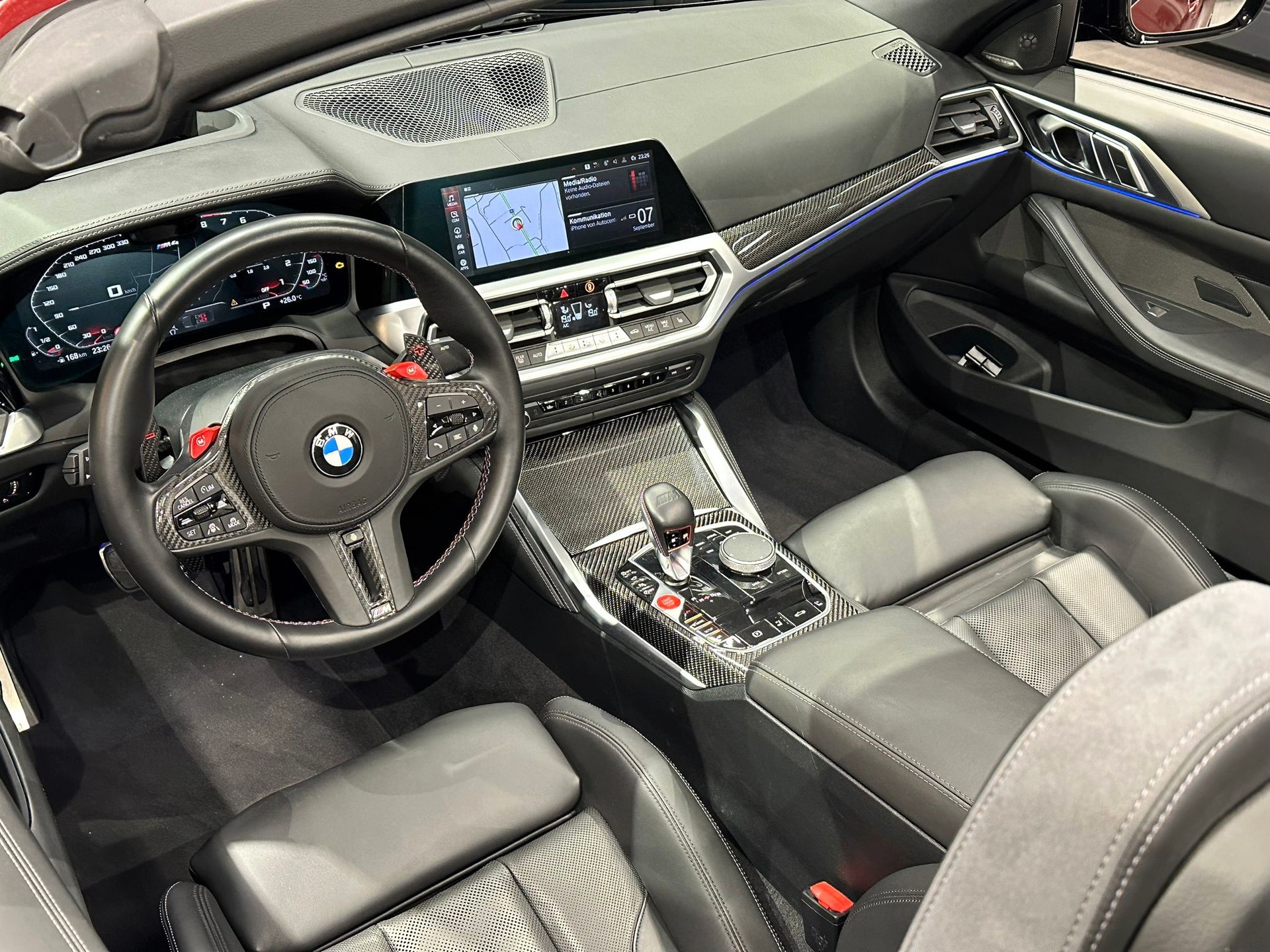 BMW M4 Cabrio Competition M xDrive-image-12