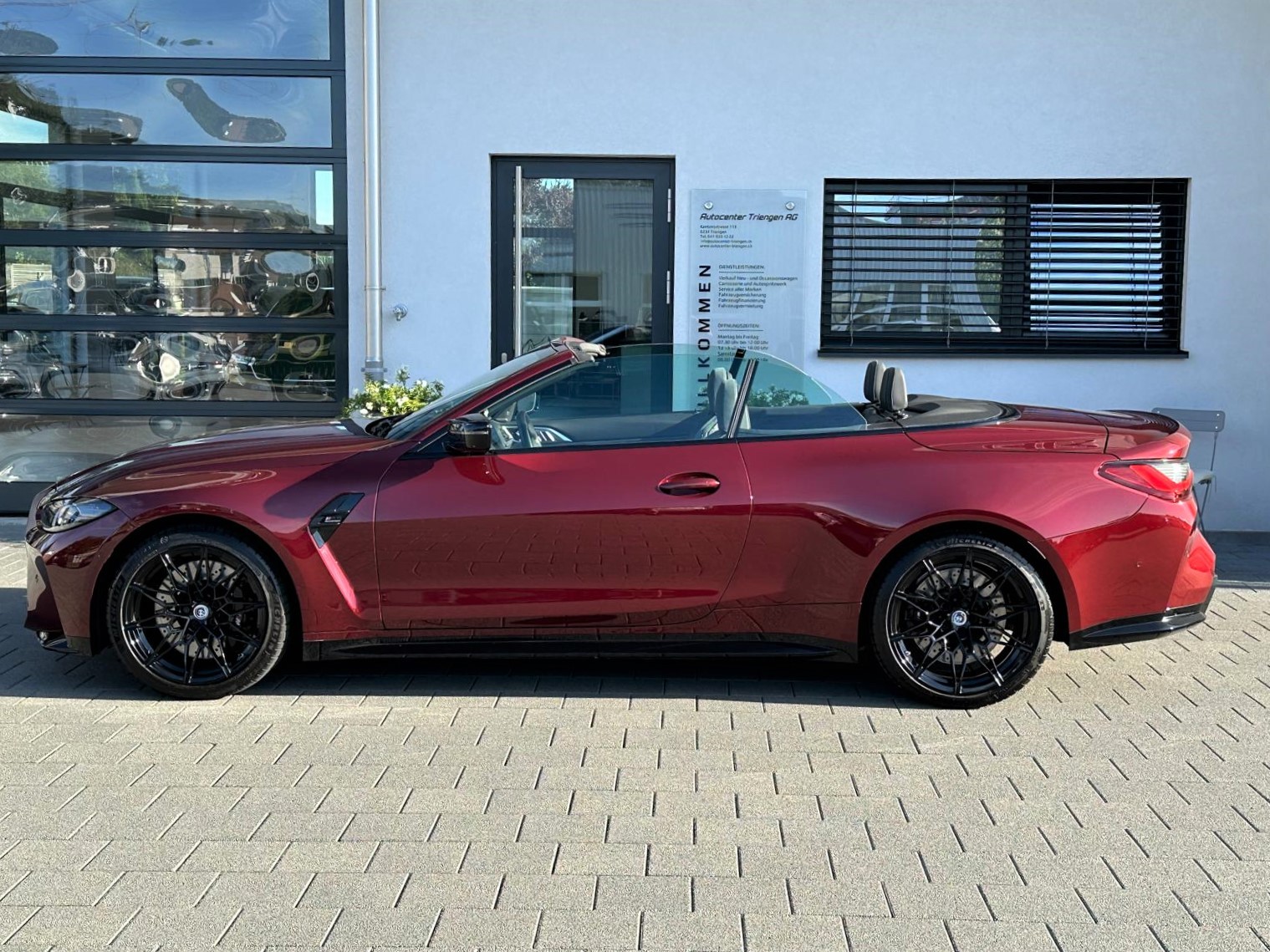 BMW M4 Cabrio Competition M xDrive-image-4