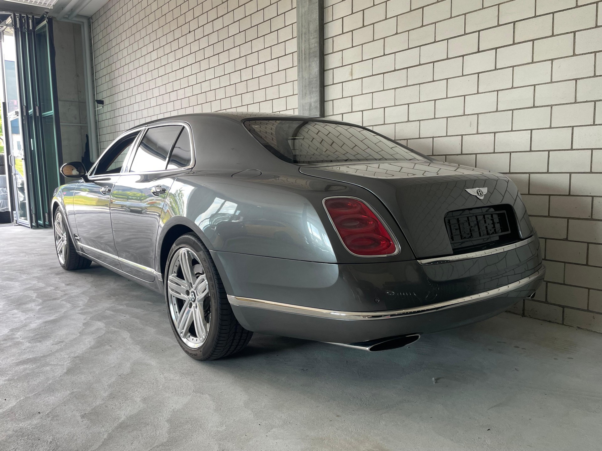 BENTLEY Mulsanne-showroom-element-2
