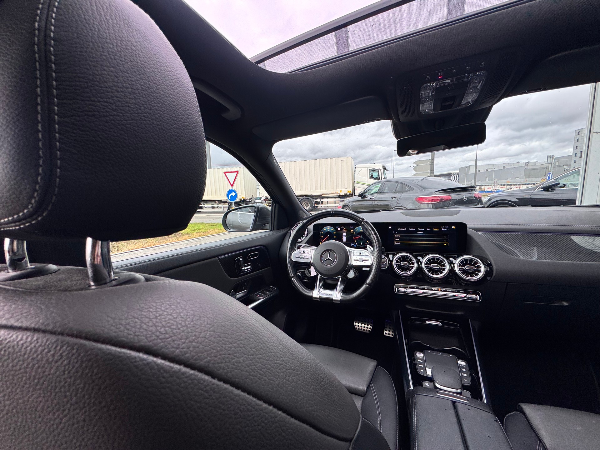 MERCEDES-BENZ GLA 35 AMG 4Matic 8G-Speedshift DCT-image-14
