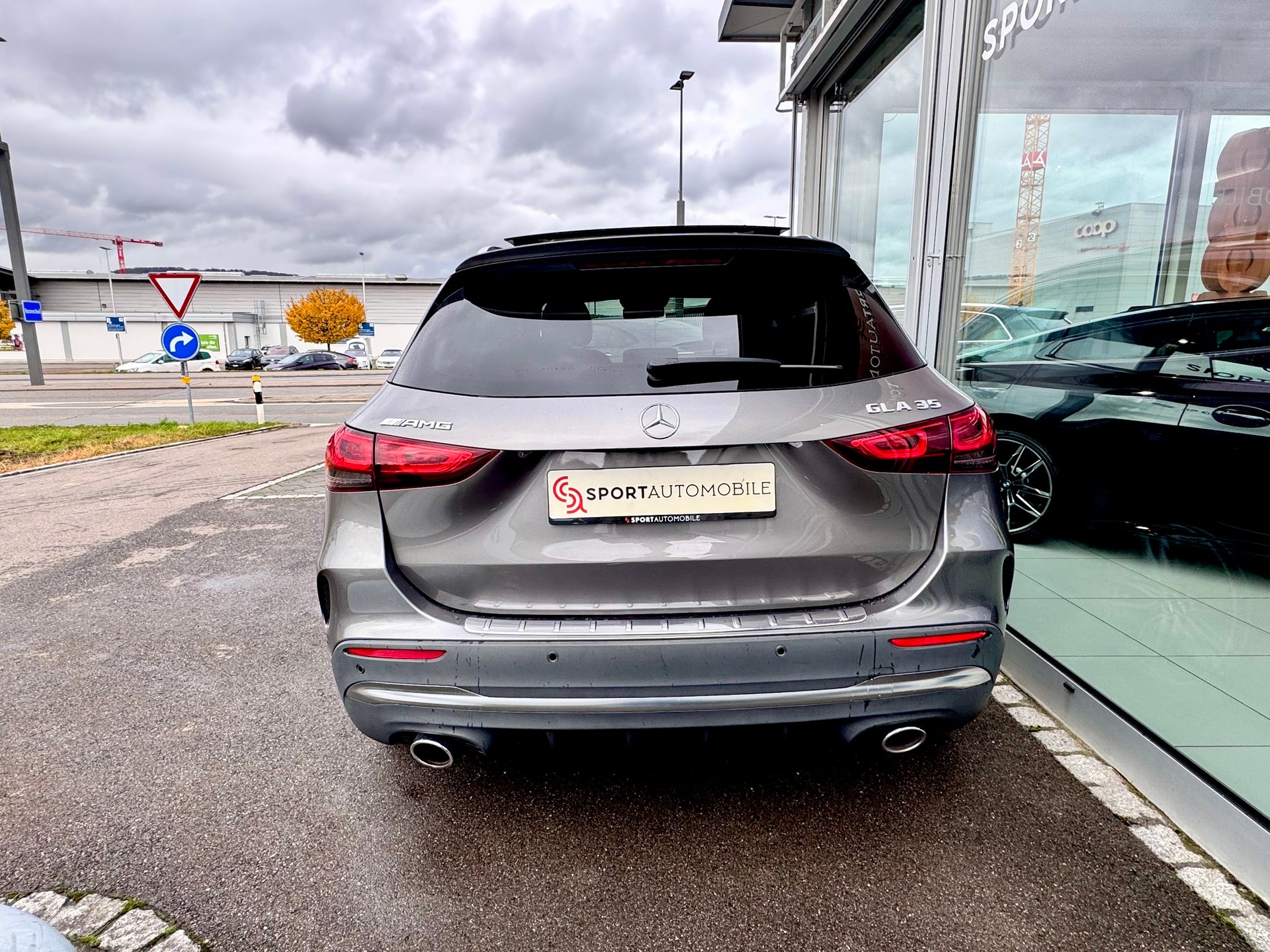 MERCEDES-BENZ GLA 35 AMG 4Matic 8G-Speedshift DCT-image-9