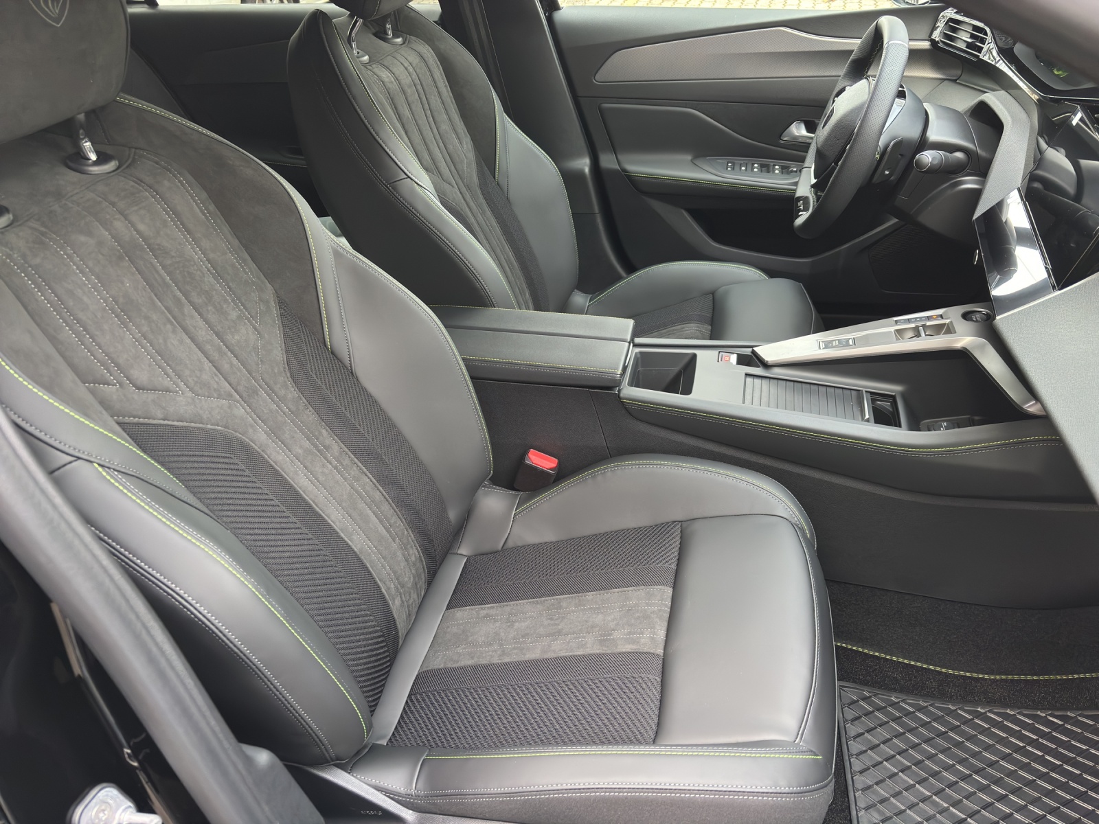 PEUGEOT 308 1.6 PHEV 195 GT-image-11