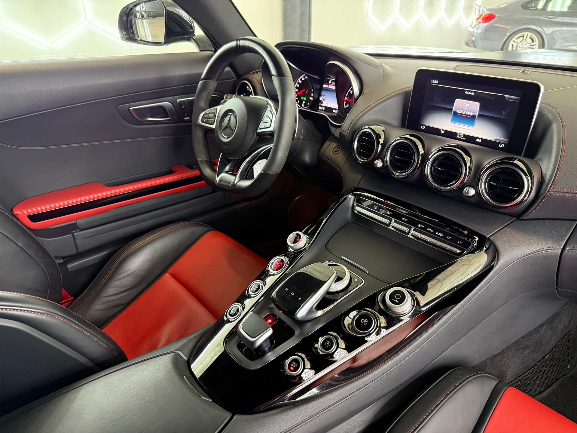 MERCEDES-BENZ AMG GT Speedshift DCT-image-29