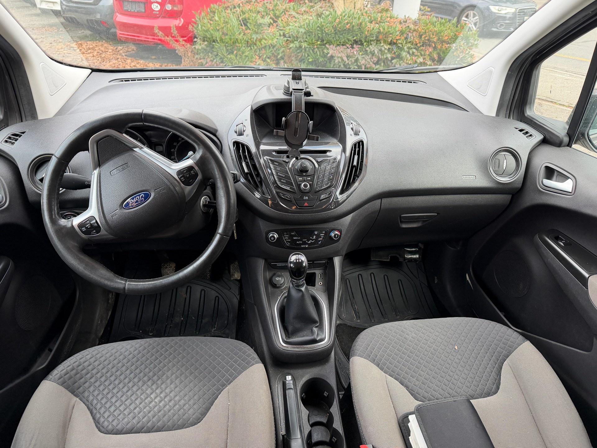 FORD Tourneo Courier 1.0 SCTi Titanium-image-5